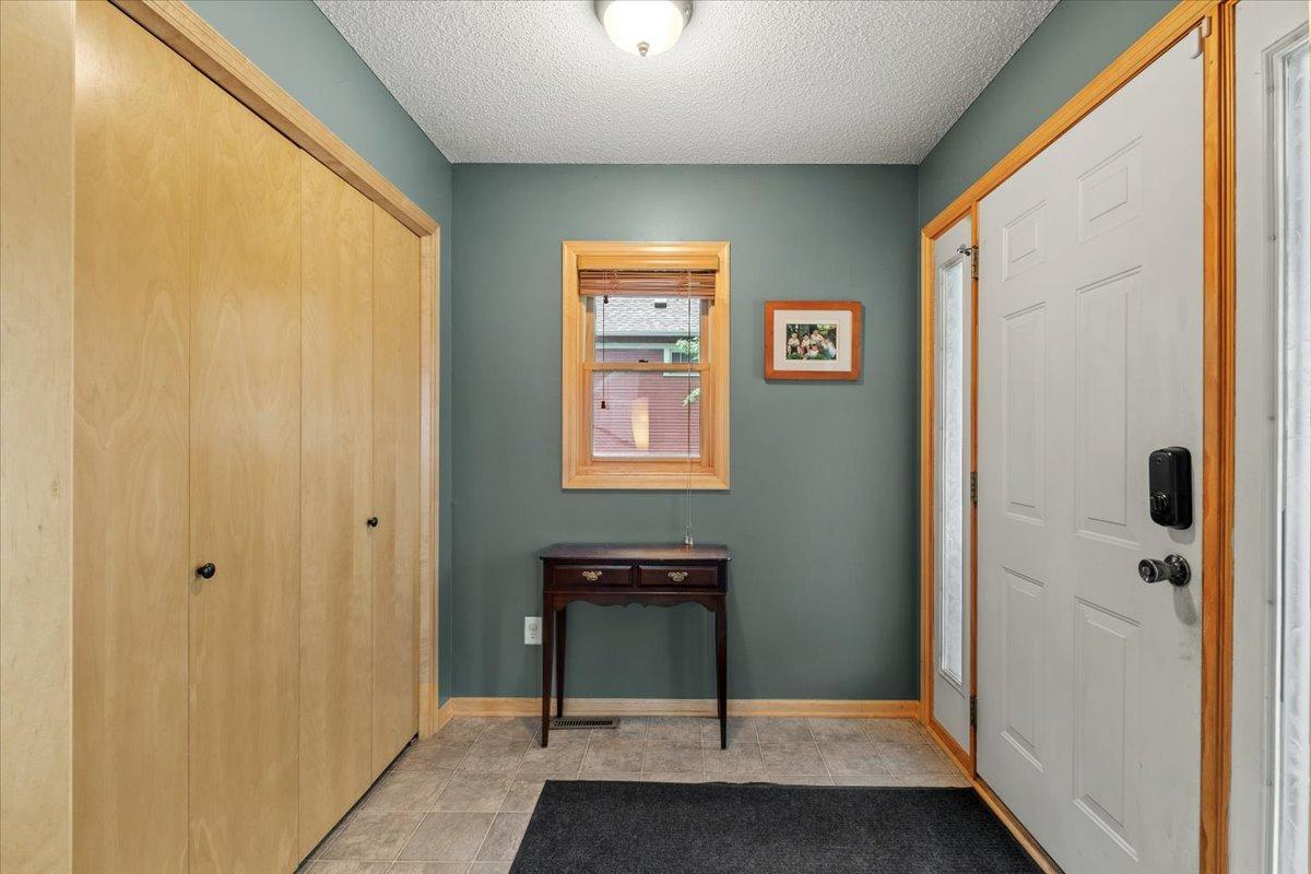 220 Baker Street E Property Photo 3