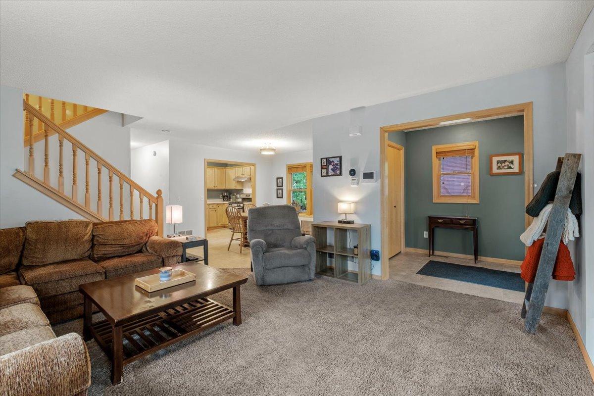 220 Baker Street E Property Photo 4