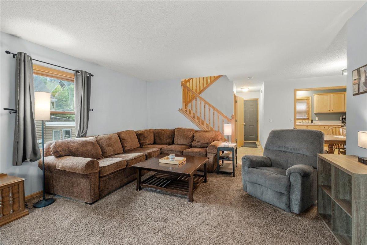 220 Baker Street E Property Photo 5