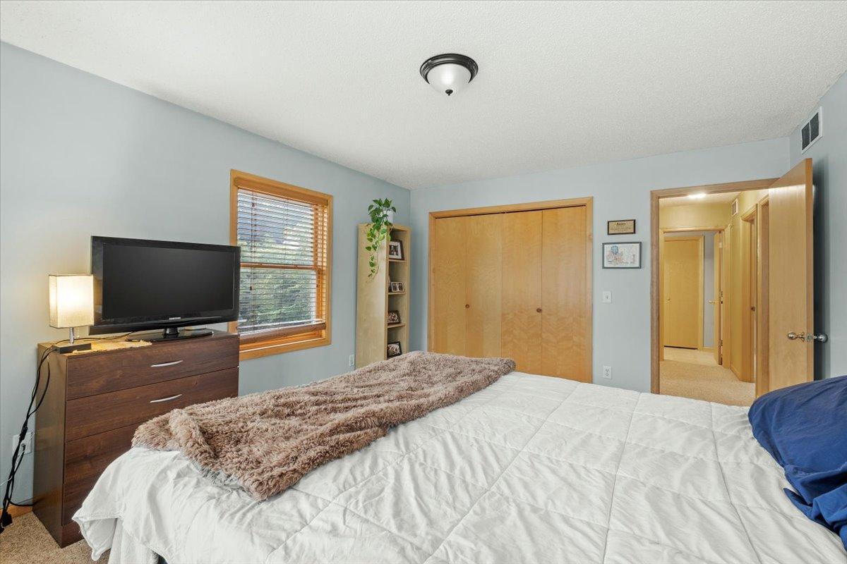 220 Baker Street E Property Photo 13