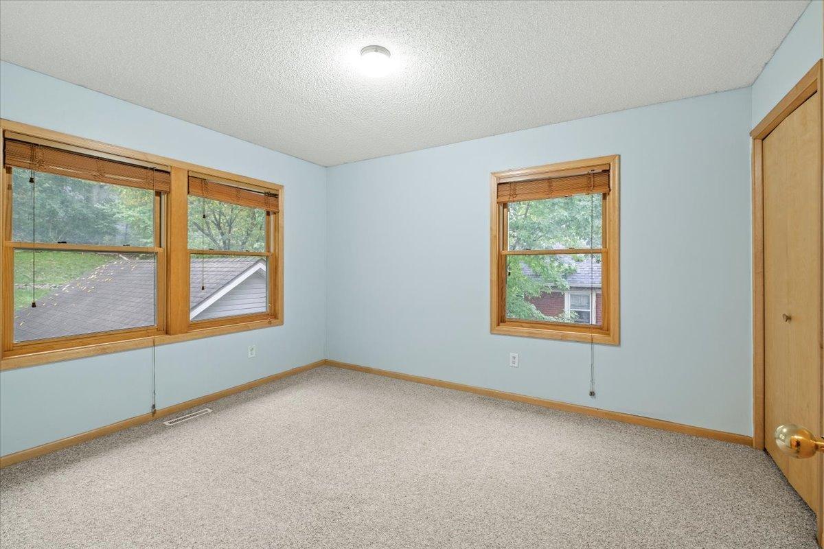 220 Baker Street E Property Photo 16
