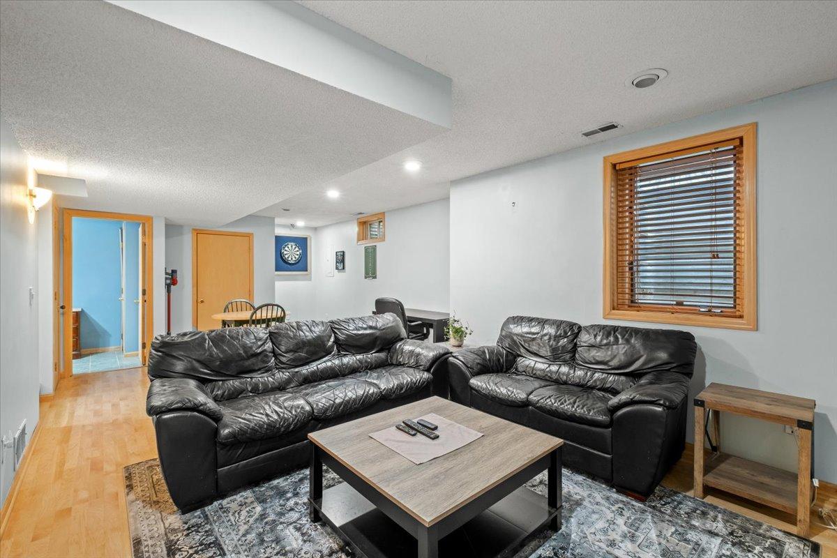 220 Baker Street E Property Photo 17