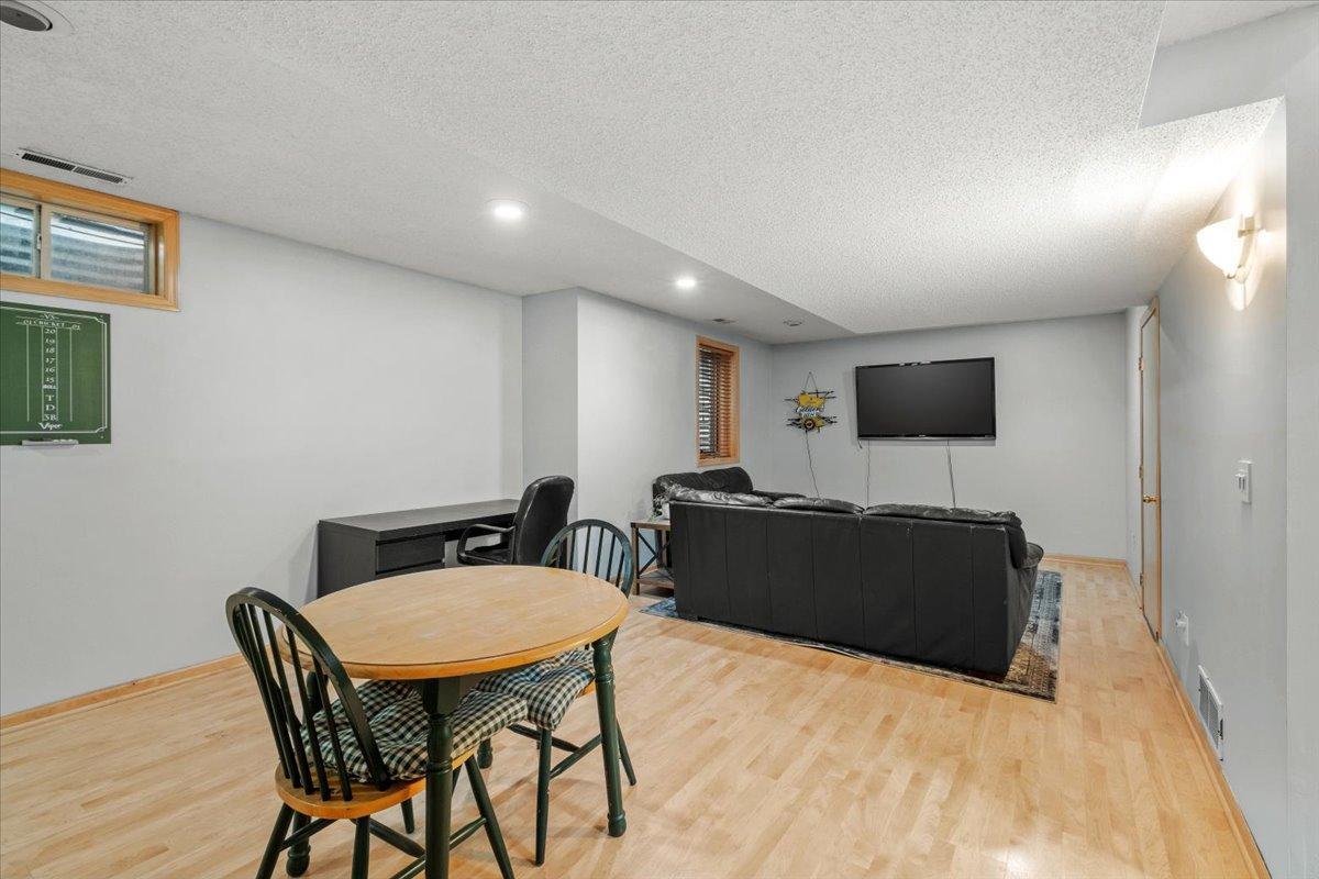 220 Baker Street E Property Photo 18
