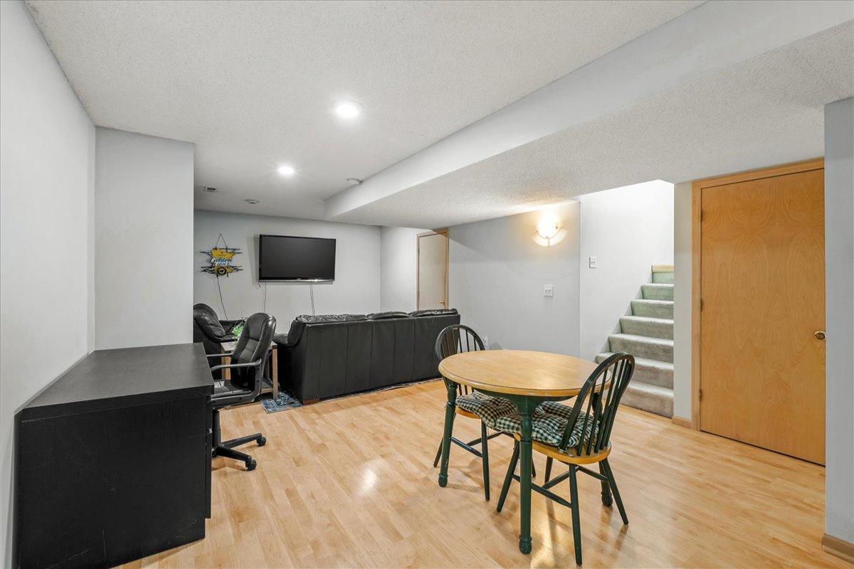 220 Baker Street E Property Photo 19