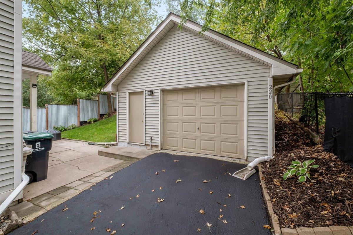 220 Baker Street E Property Photo 24