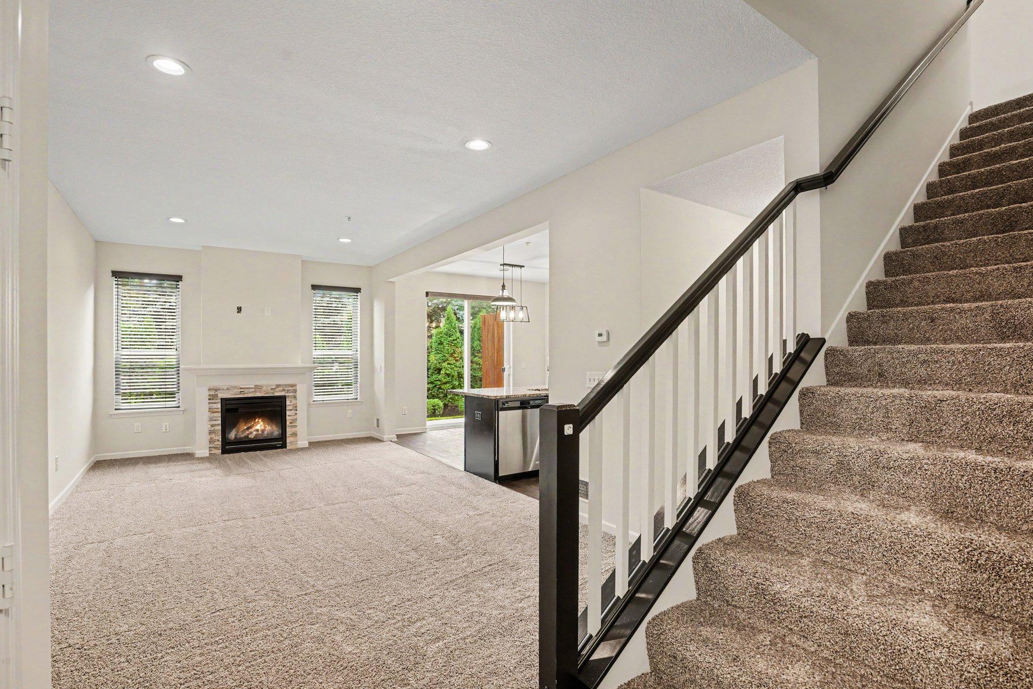 12516 Naples Street Ne D Property Photo 7