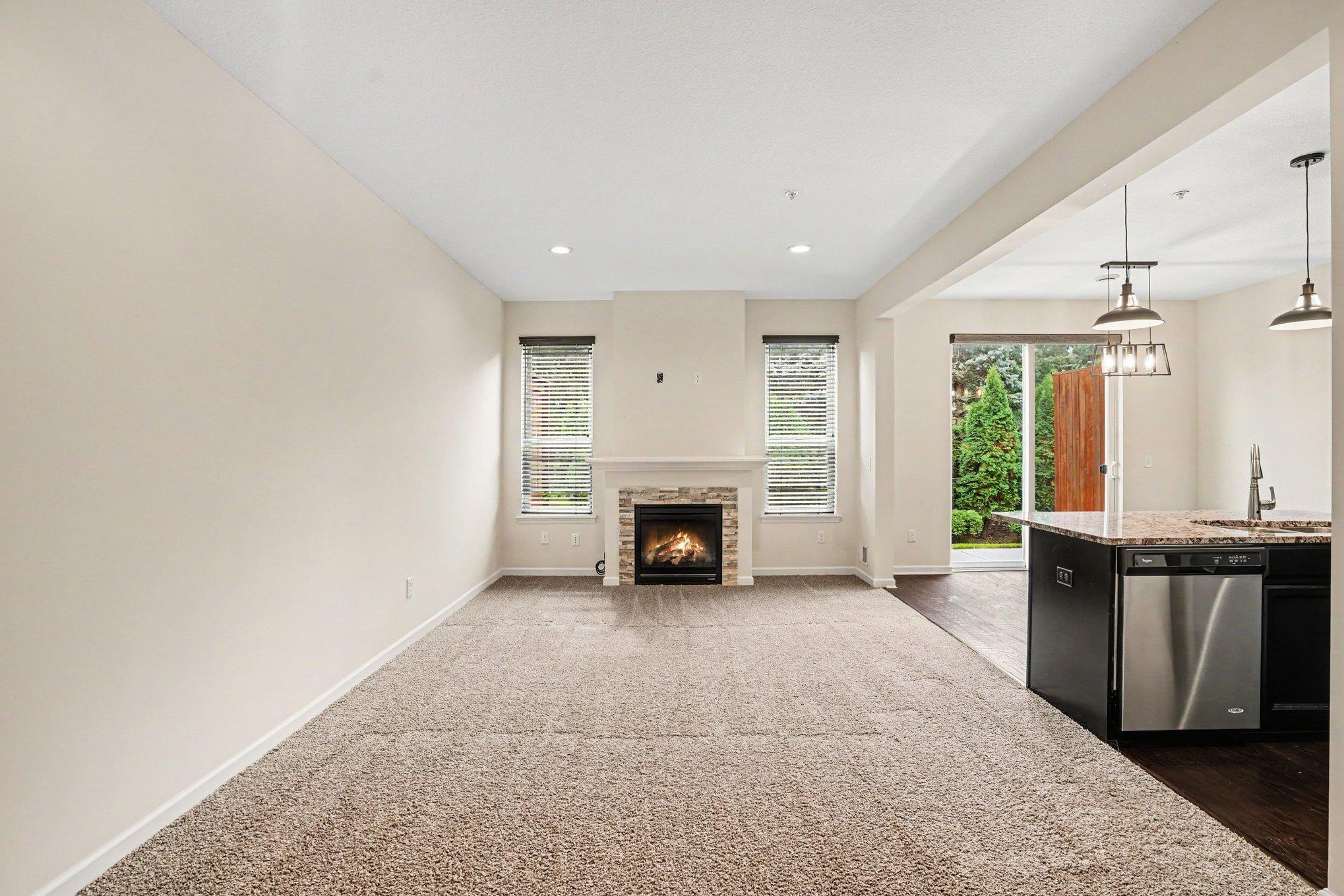 12516 Naples Street Ne D Property Photo 10