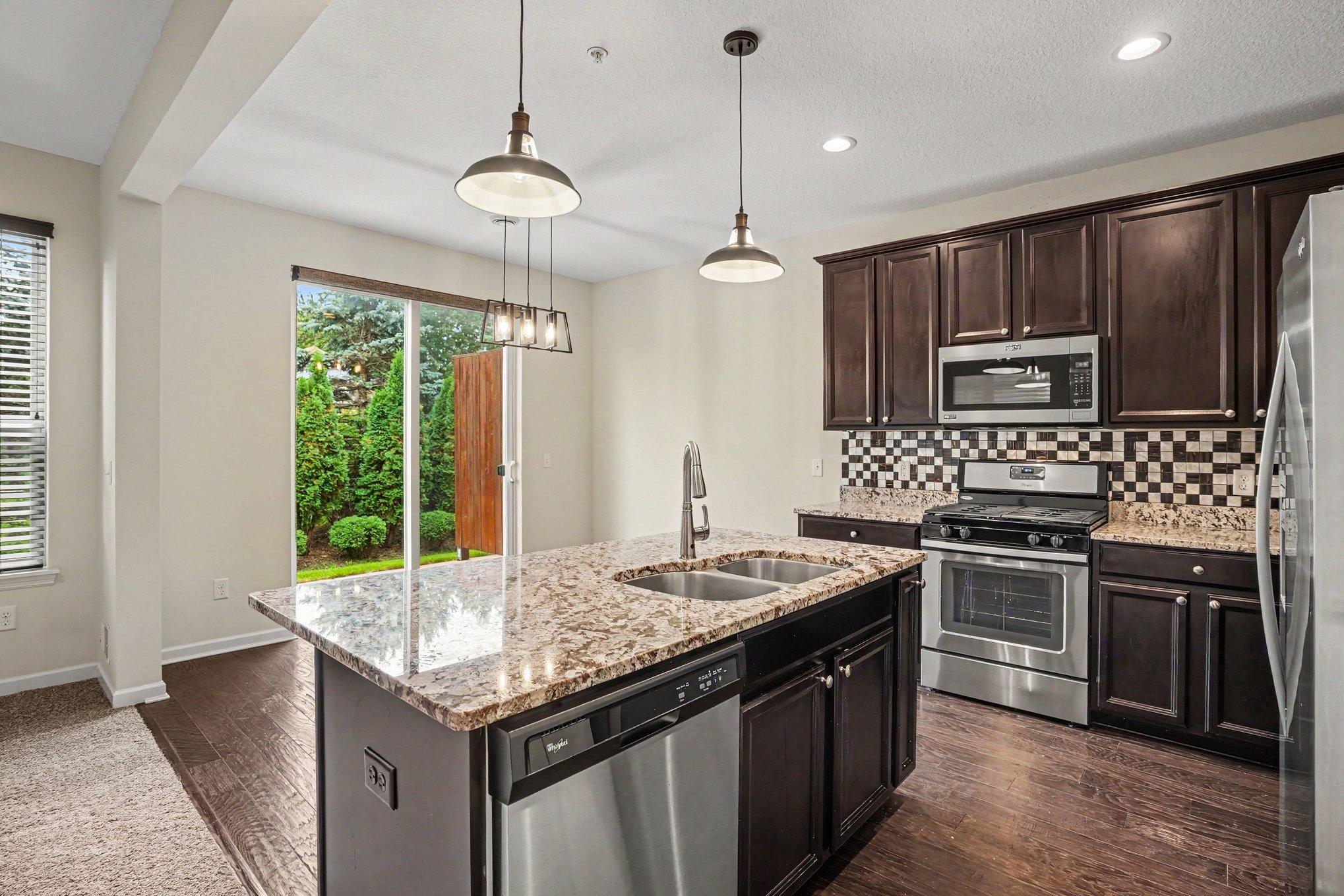 12516 Naples Street Ne D Property Photo 12