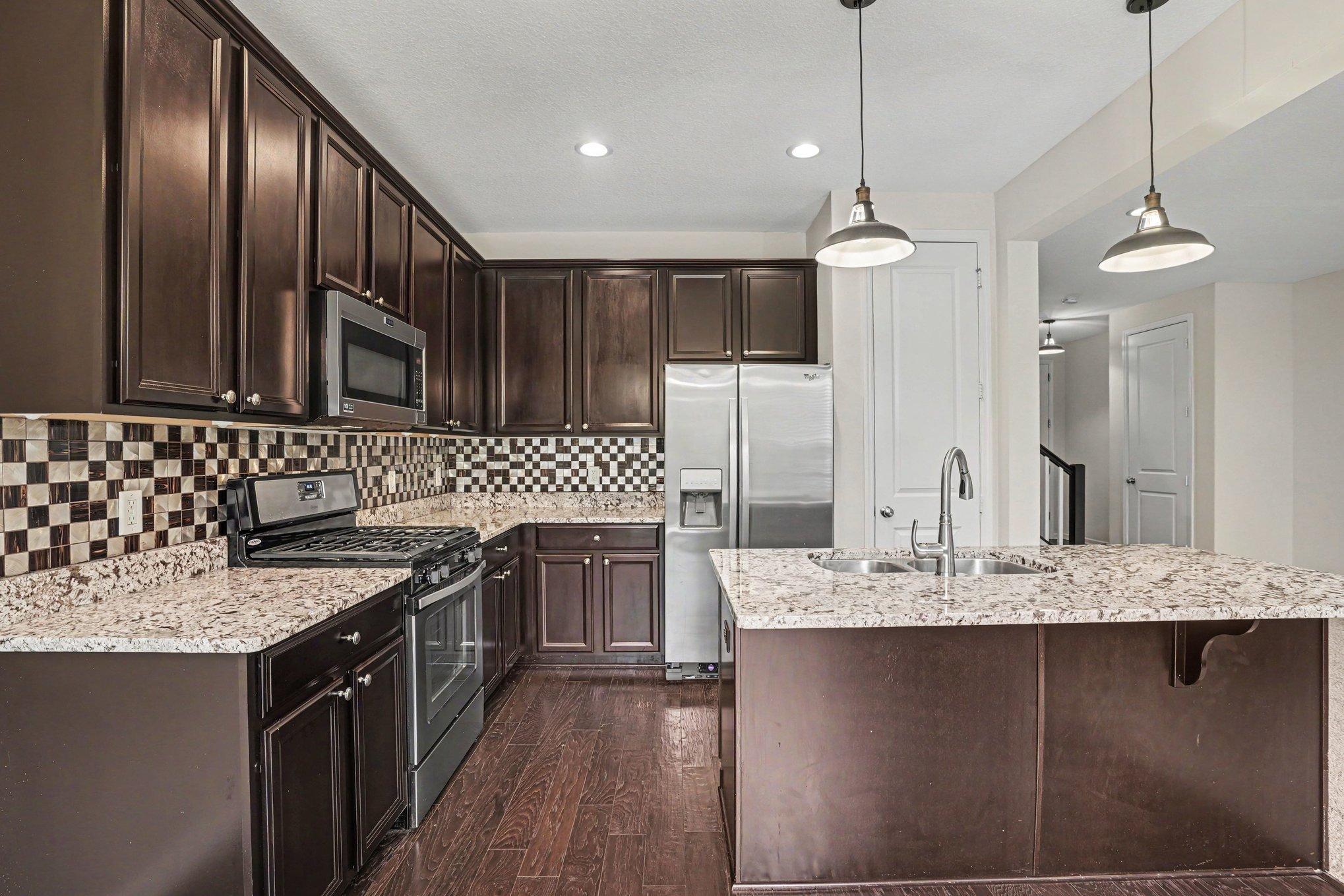 12516 Naples Street Ne D Property Photo 13