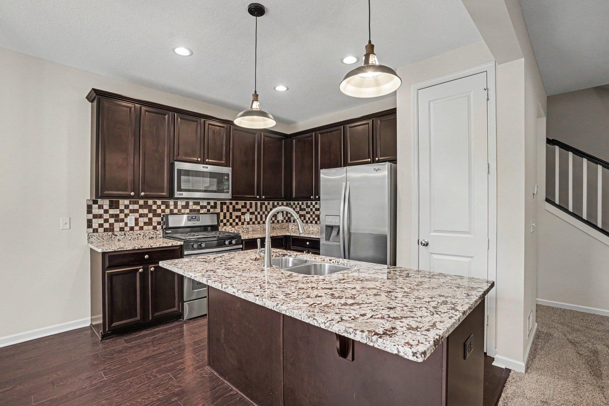 12516 Naples Street Ne D Property Photo 14