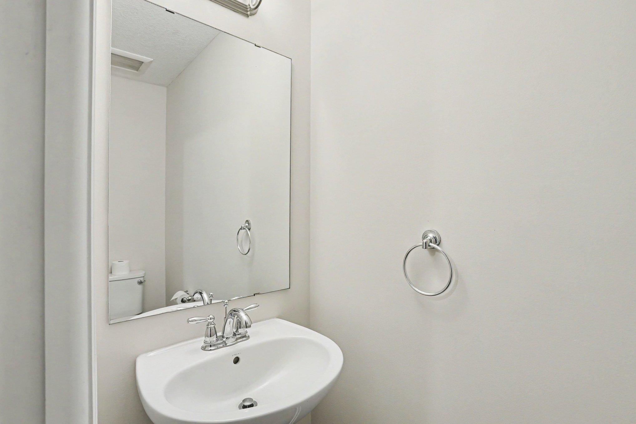 12516 Naples Street Ne D Property Photo 15