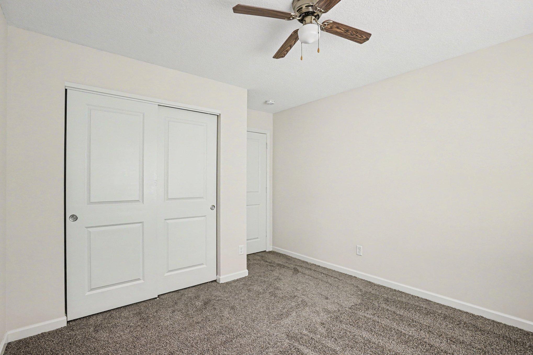 12516 Naples Street Ne D Property Photo 16