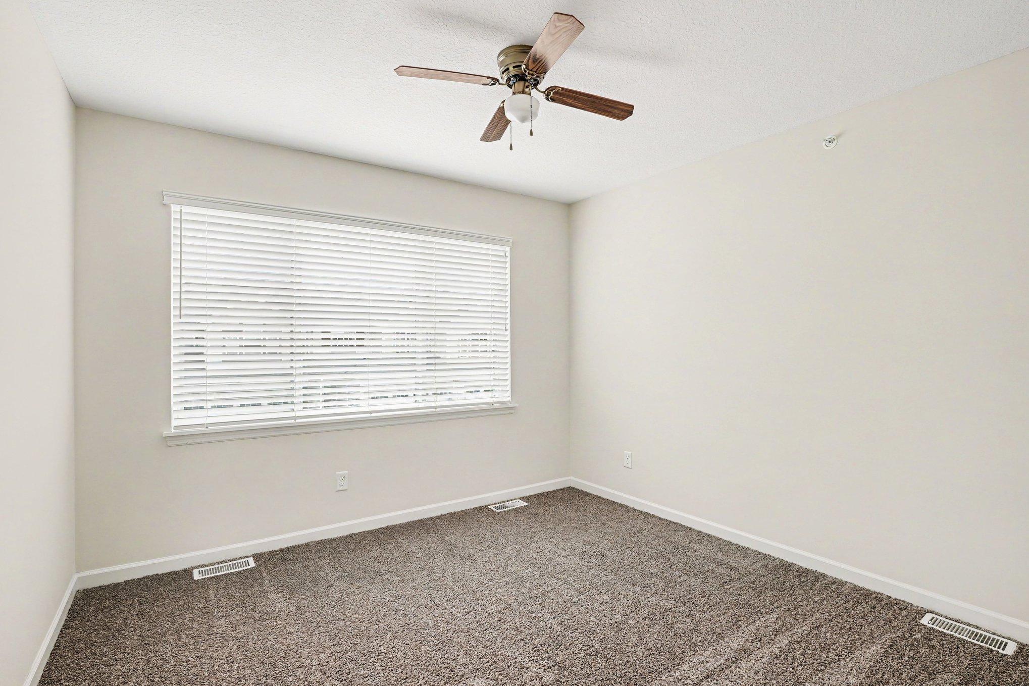 12516 Naples Street Ne D Property Photo 17