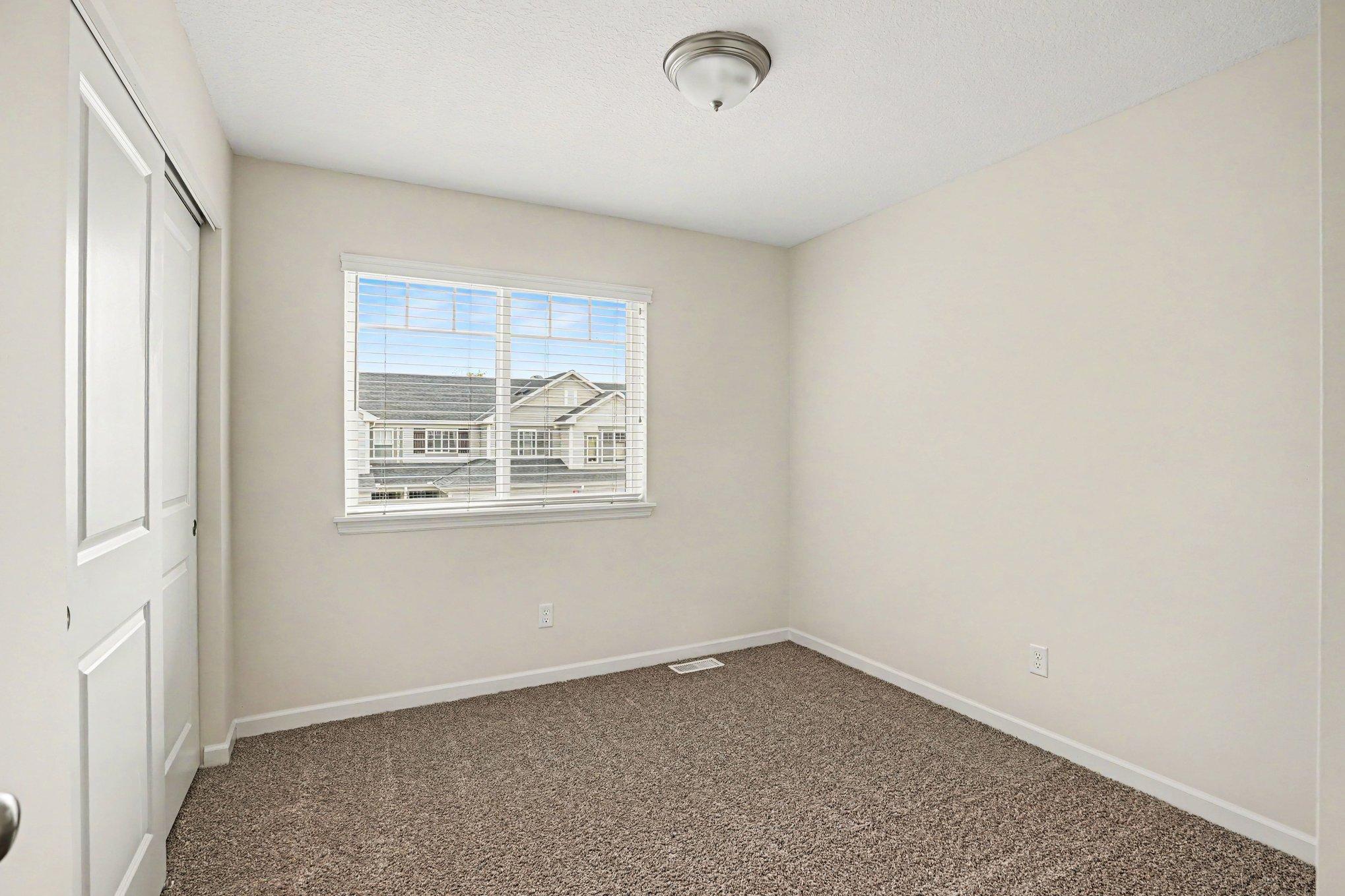 12516 Naples Street Ne D Property Photo 20