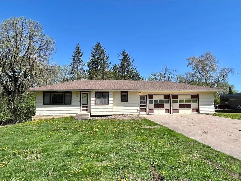2820 N Service Drive Property Photo 1