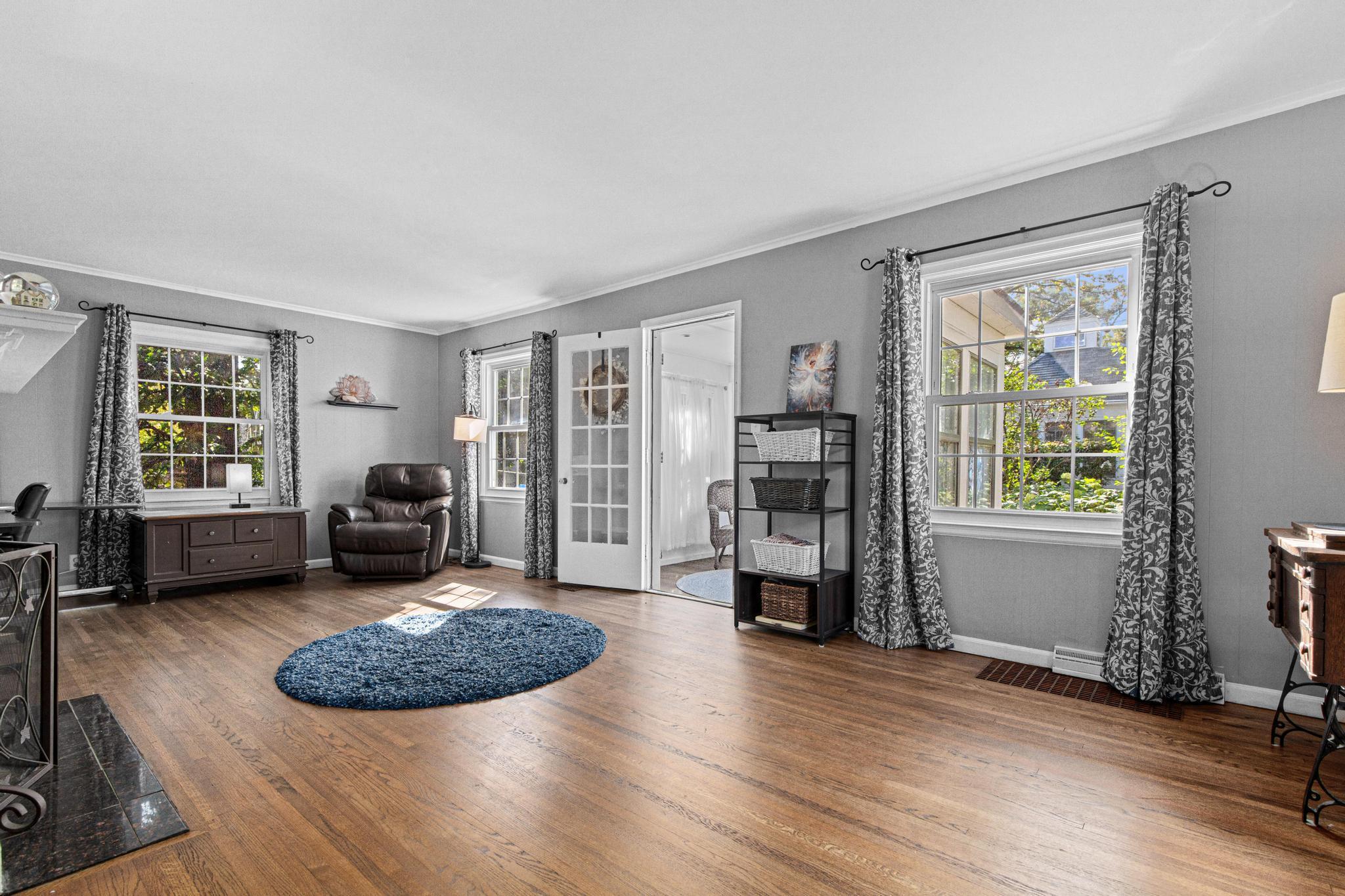 7005 Oak Grove Boulevard Property Photo 10