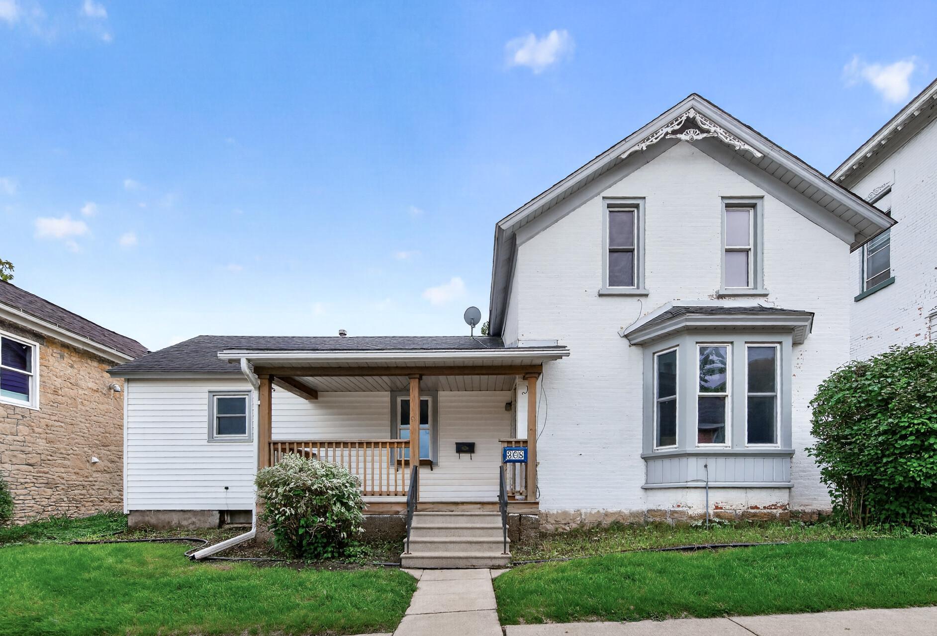 308 4th Street E Property Photo 1