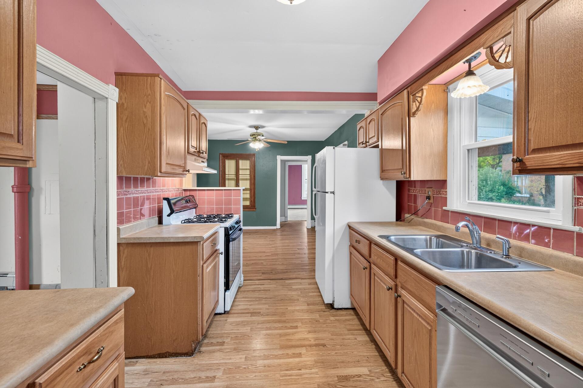 308 4th Street E Property Photo 18