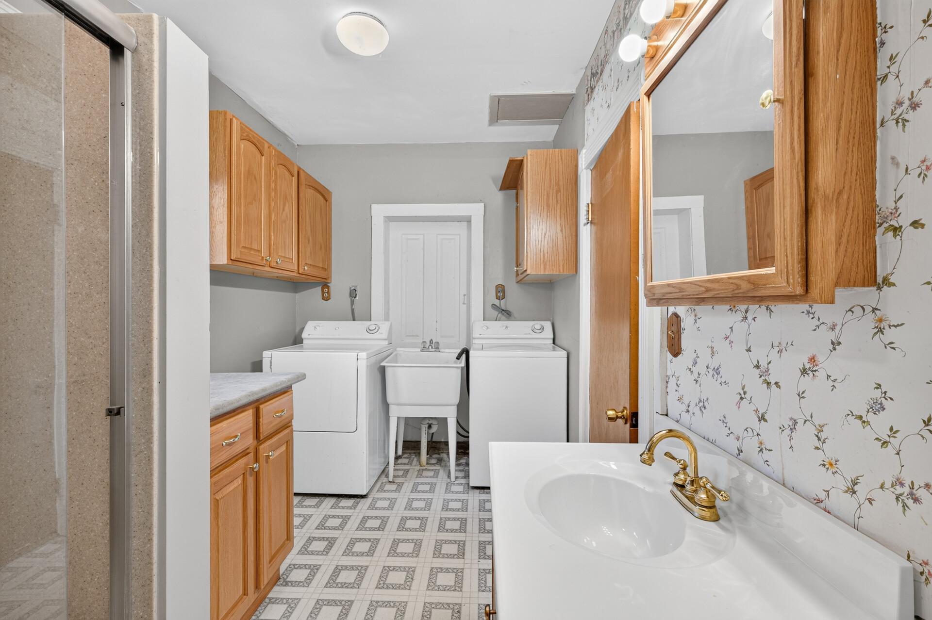 308 4th Street E Property Photo 28