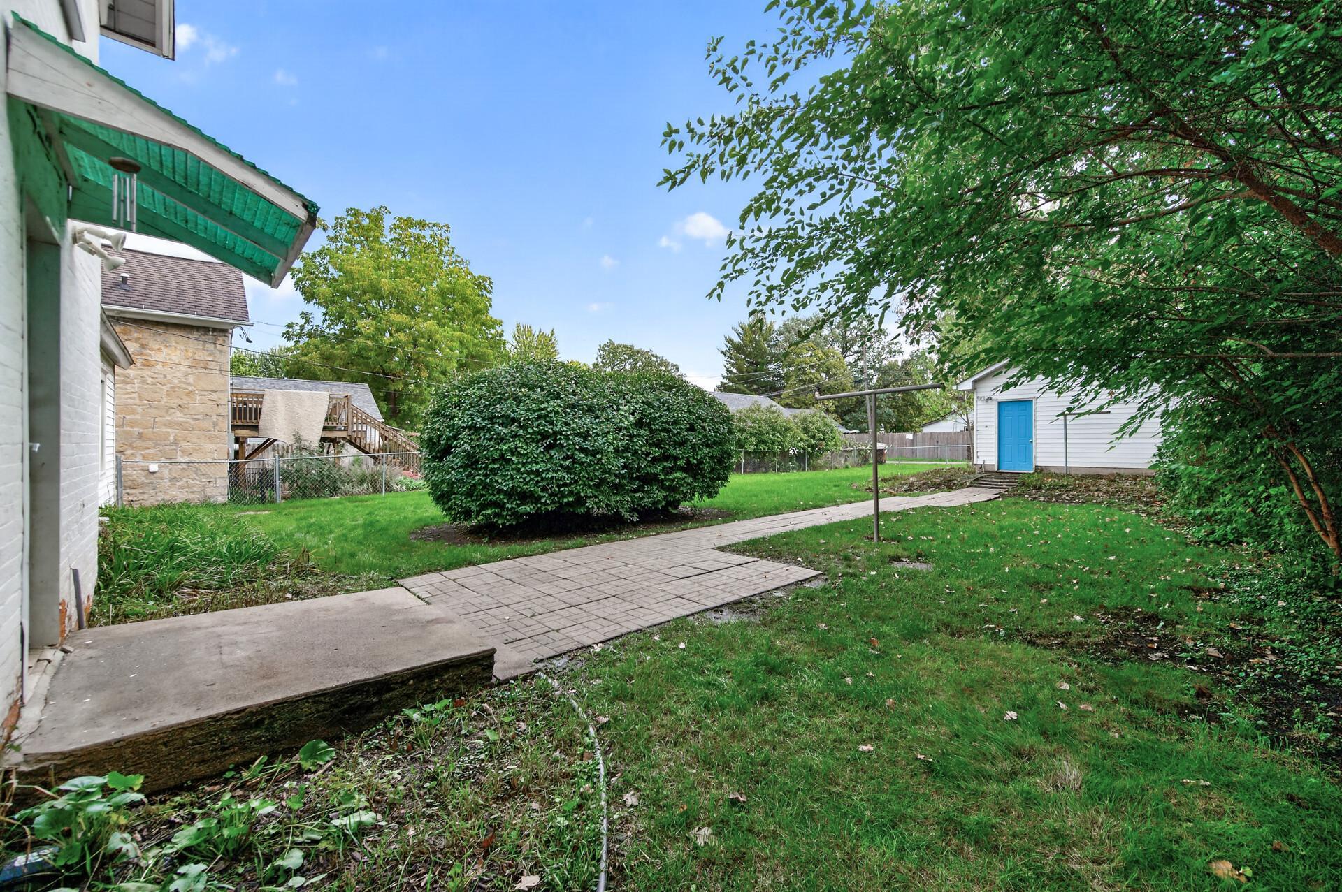 308 4th Street E Property Photo 33
