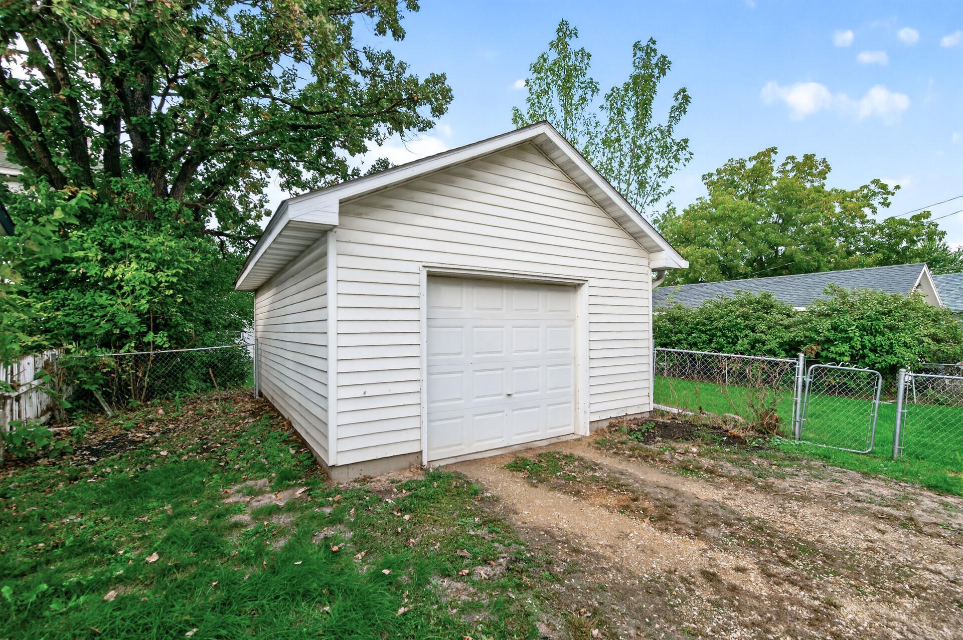 308 4th Street E Property Photo 38