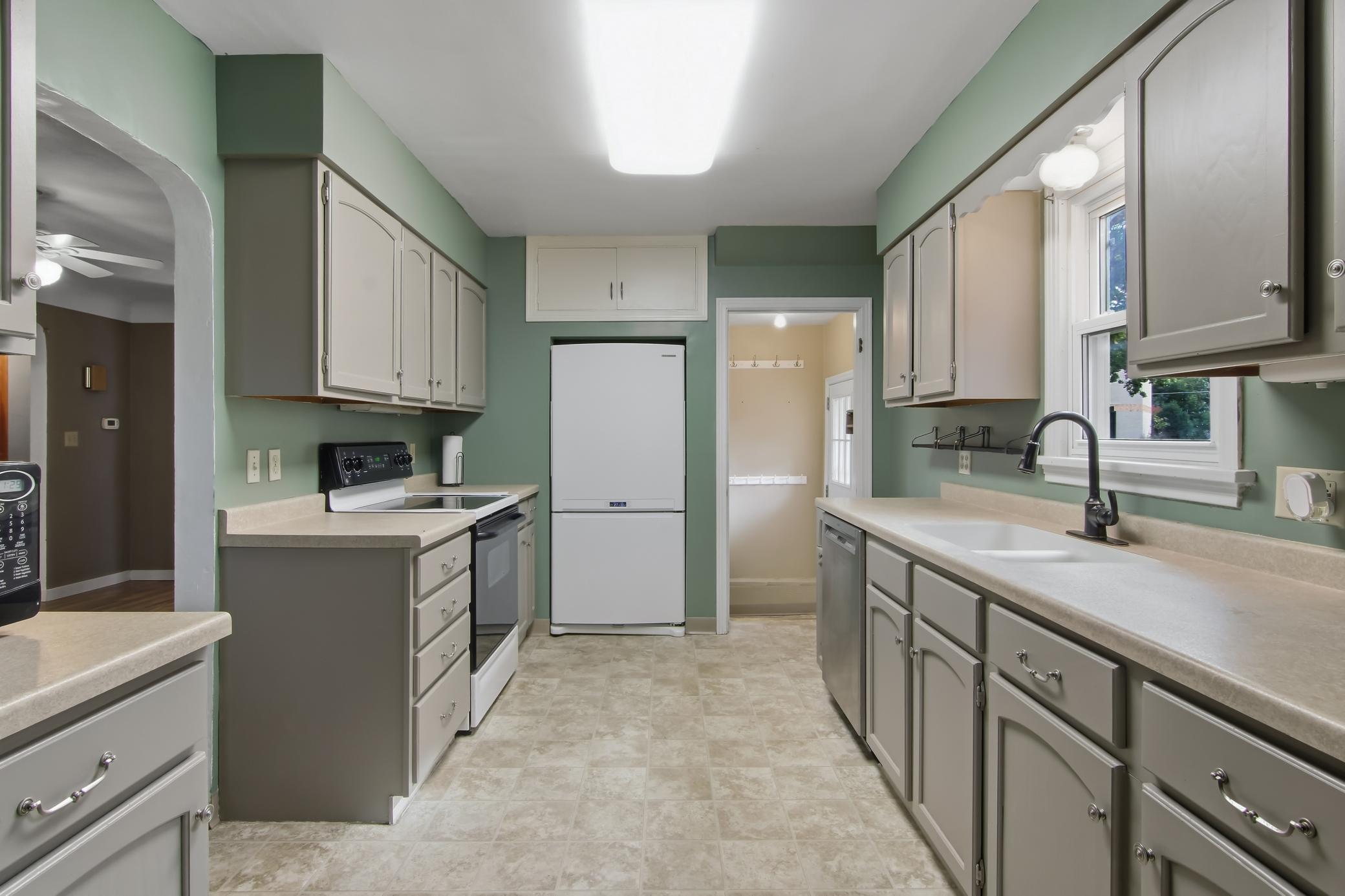 837 Hopwood Avenue Property Photo 3