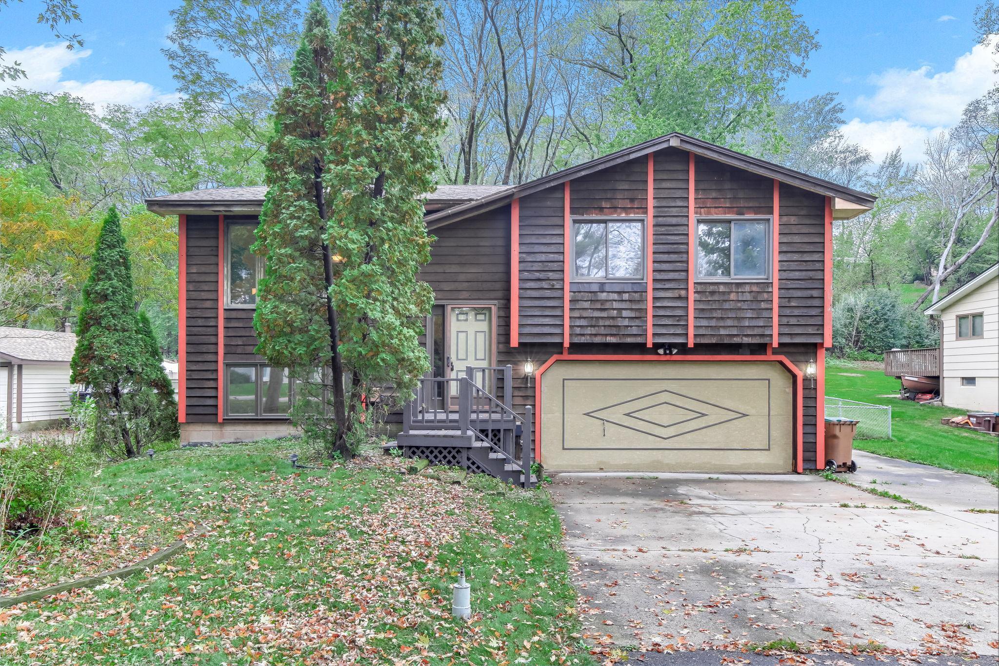 162 Quehl Avenue N Property Photo 1