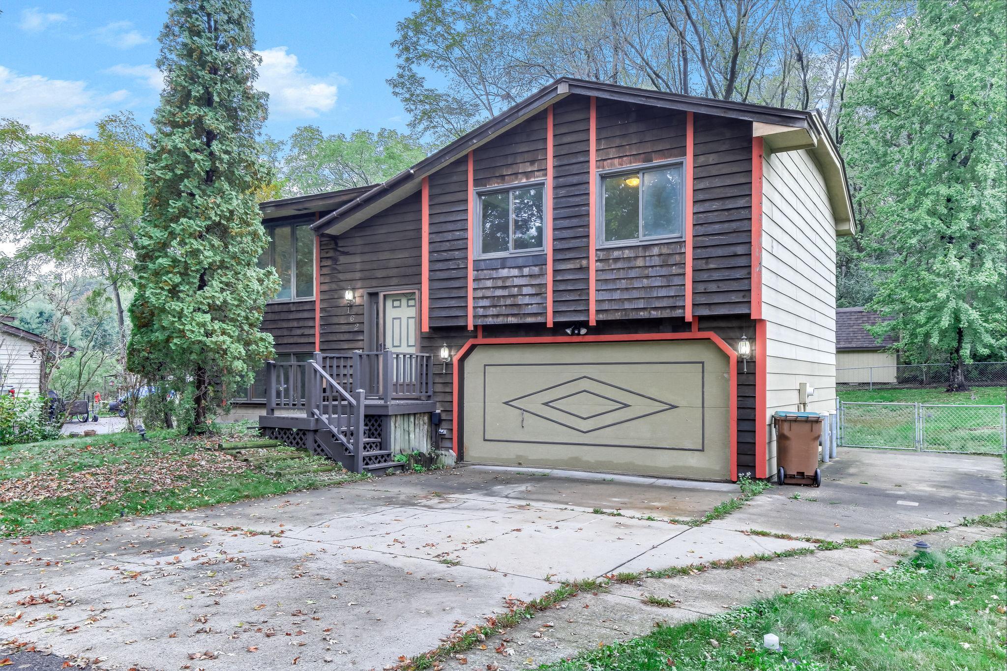 162 Quehl Avenue N Property Photo 2