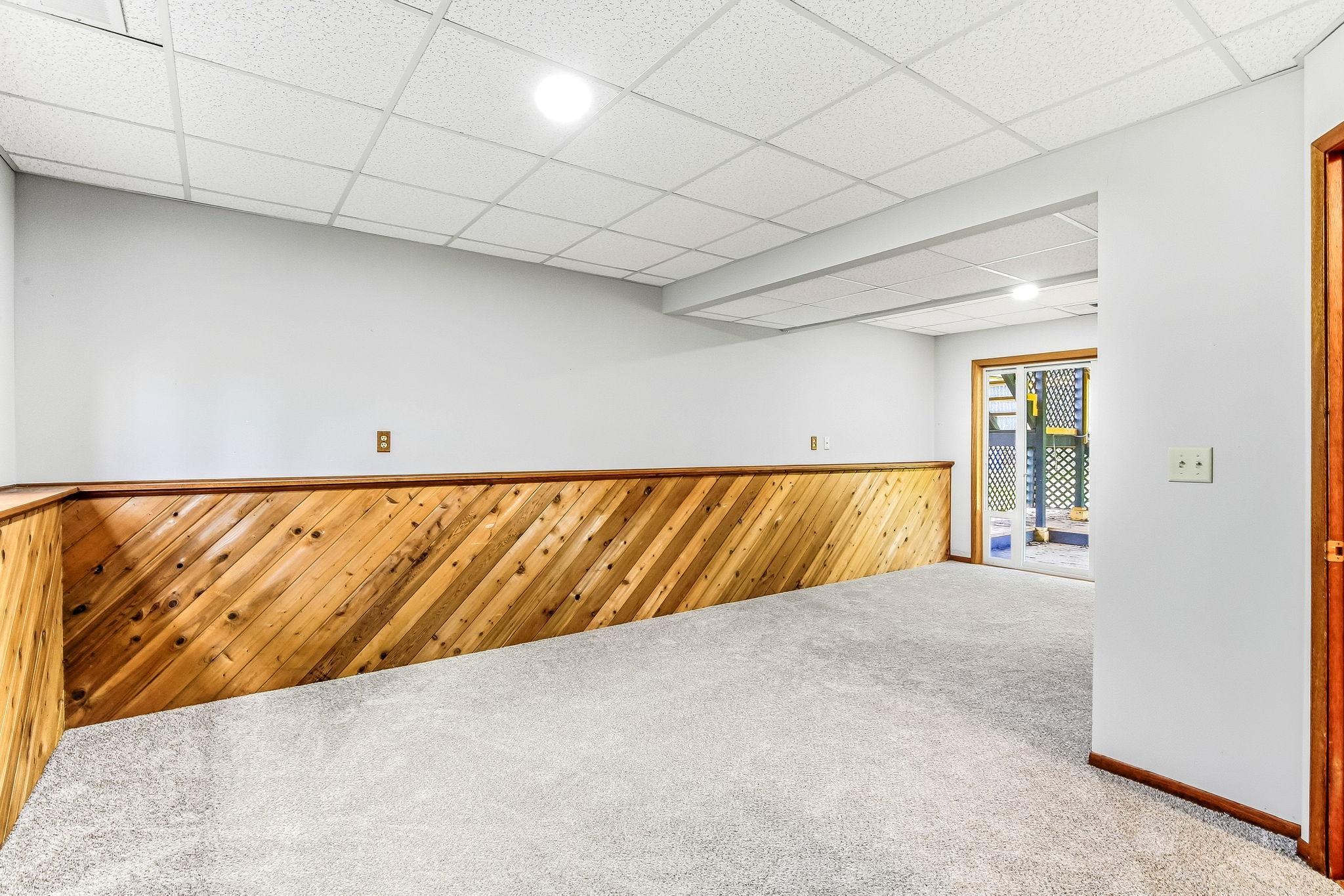 162 Quehl Avenue N Property Photo 19