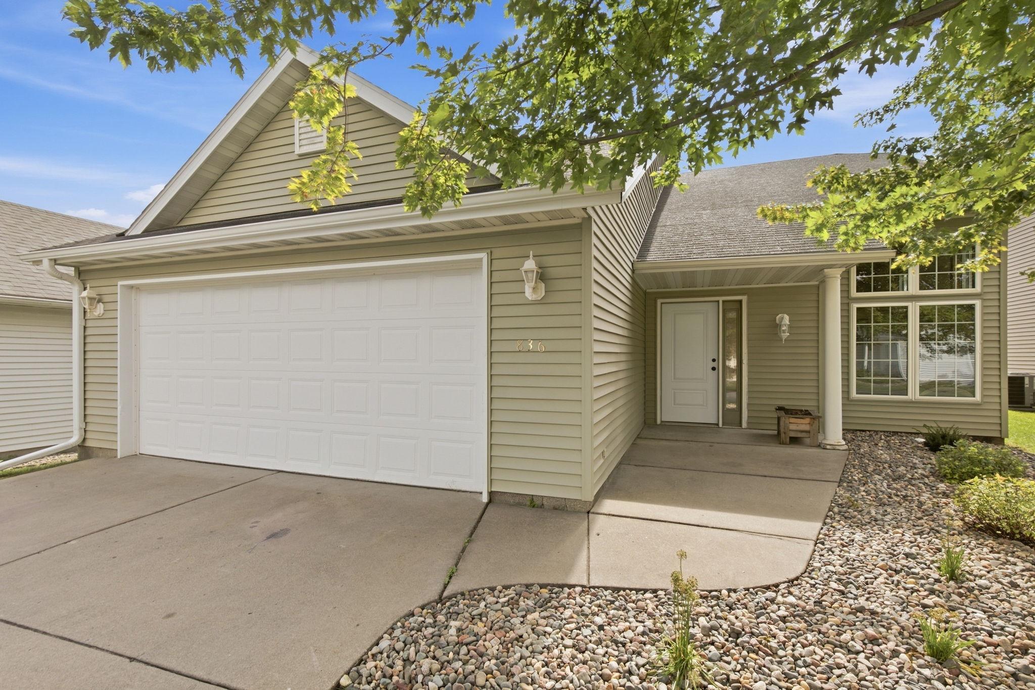 836 Aspen Circle Property Photo 2