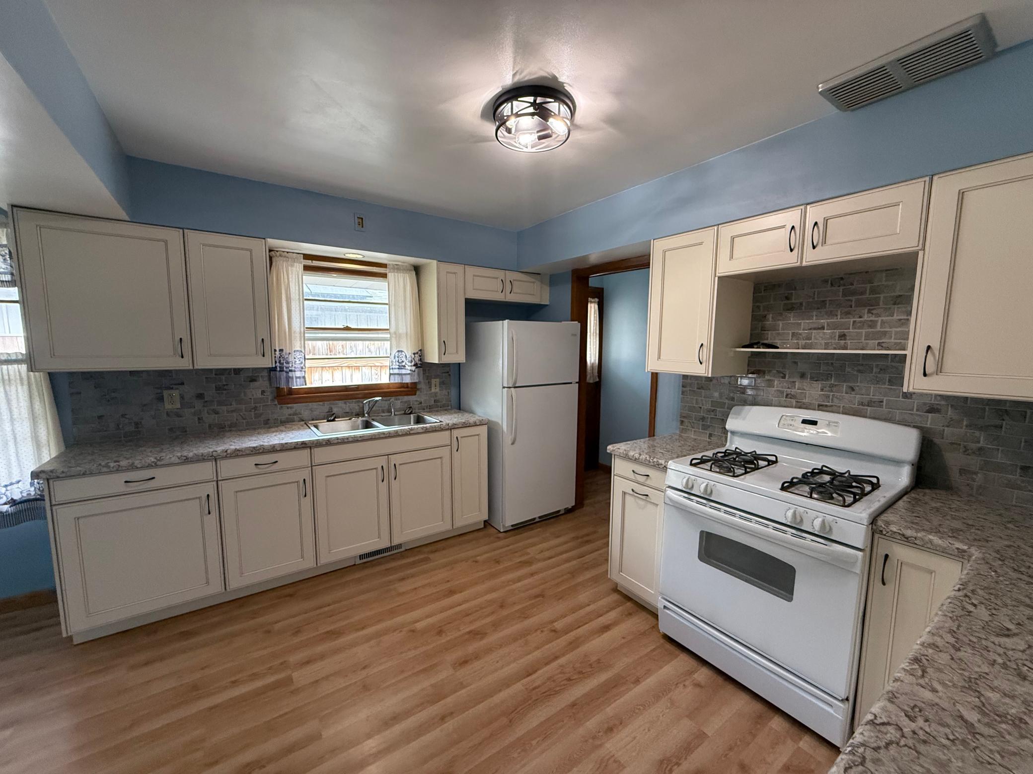 248 23rd Avenue N Property Photo 6