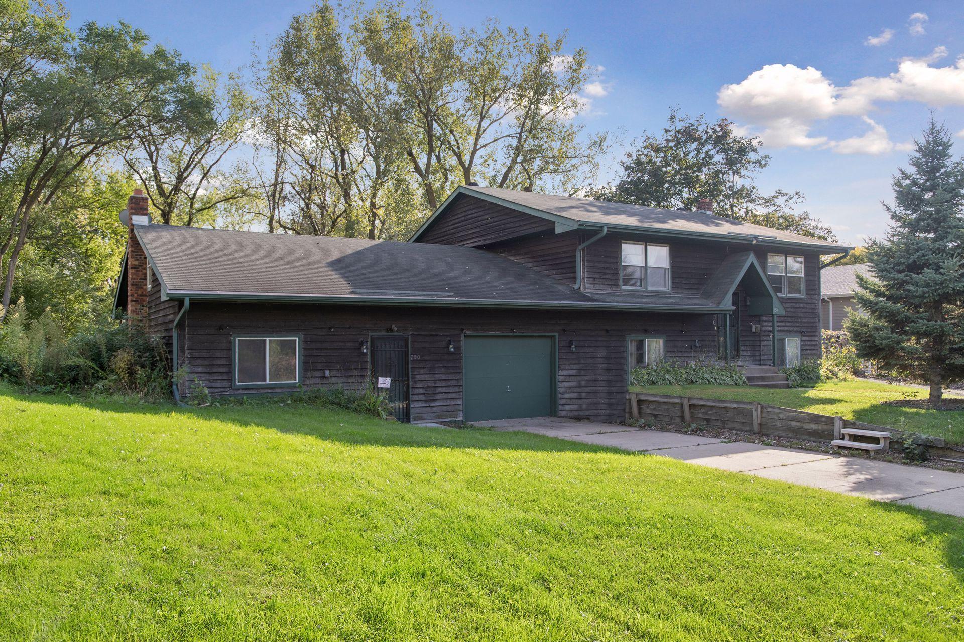 750 Viking Drive E Property Photo 1
