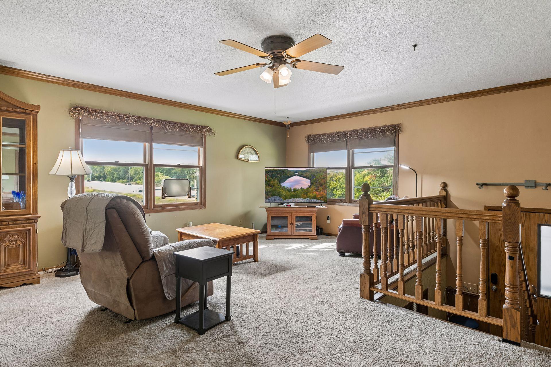 750 Viking Drive E Property Photo 3