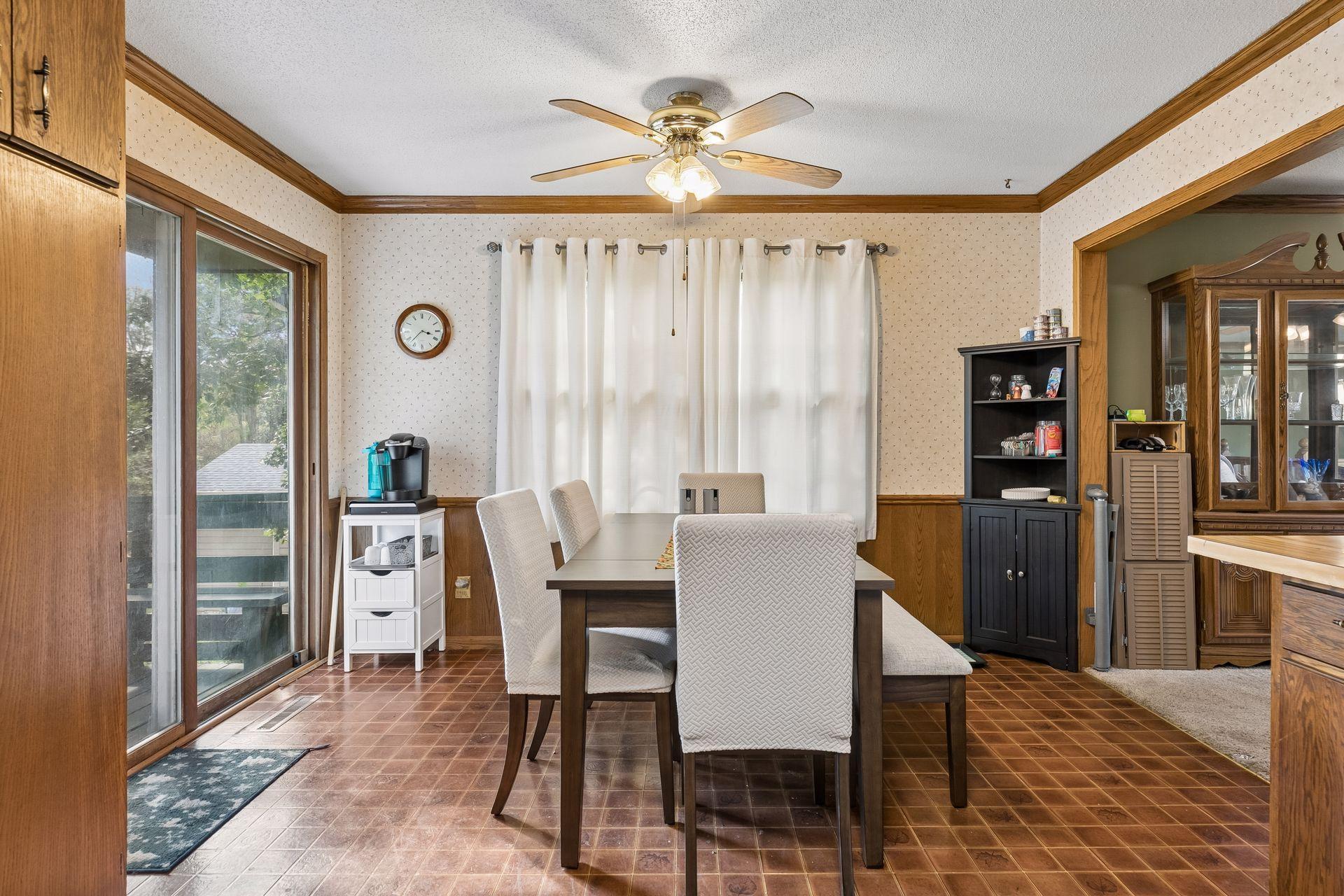 750 Viking Drive E Property Photo 6