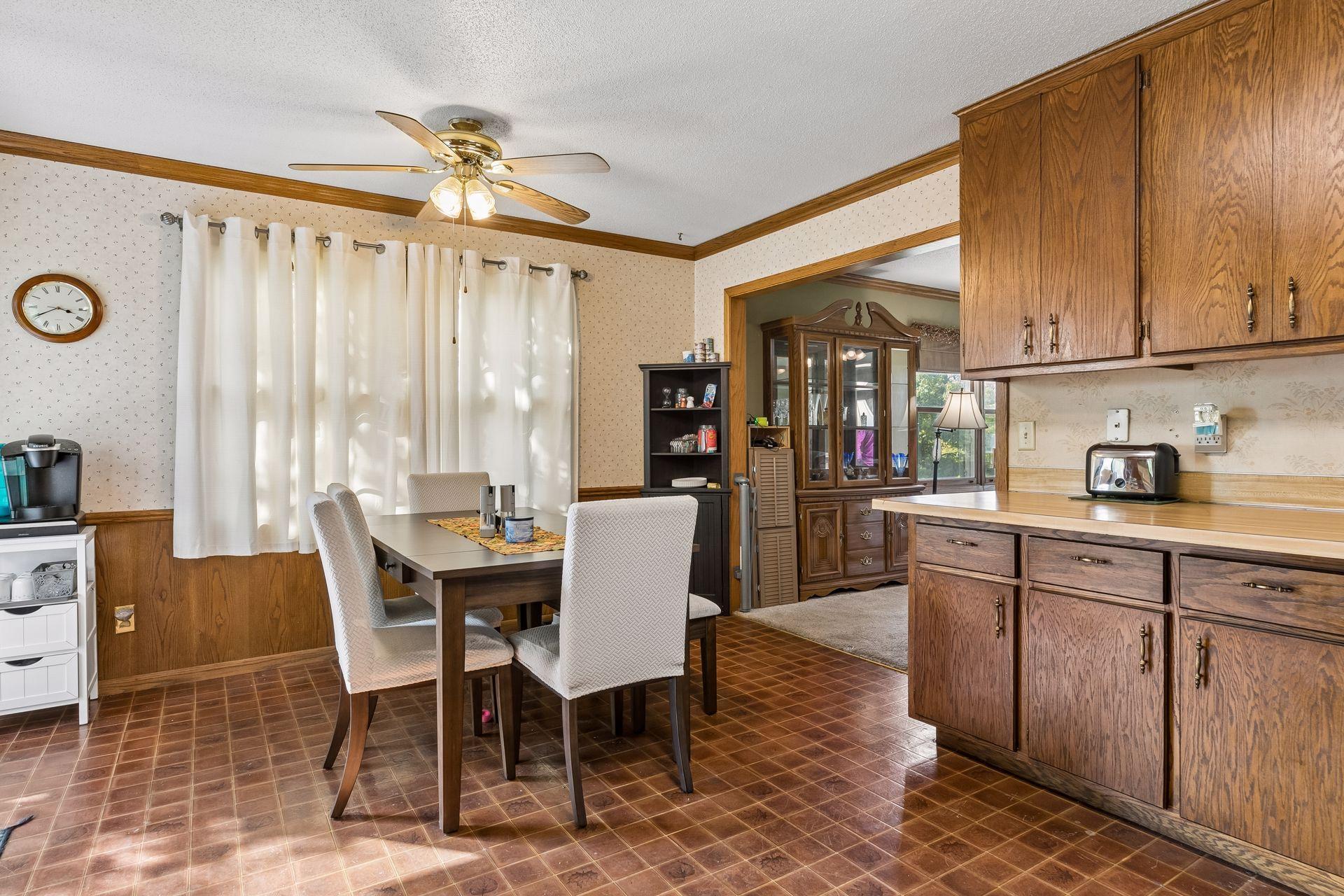 750 Viking Drive E Property Photo 12