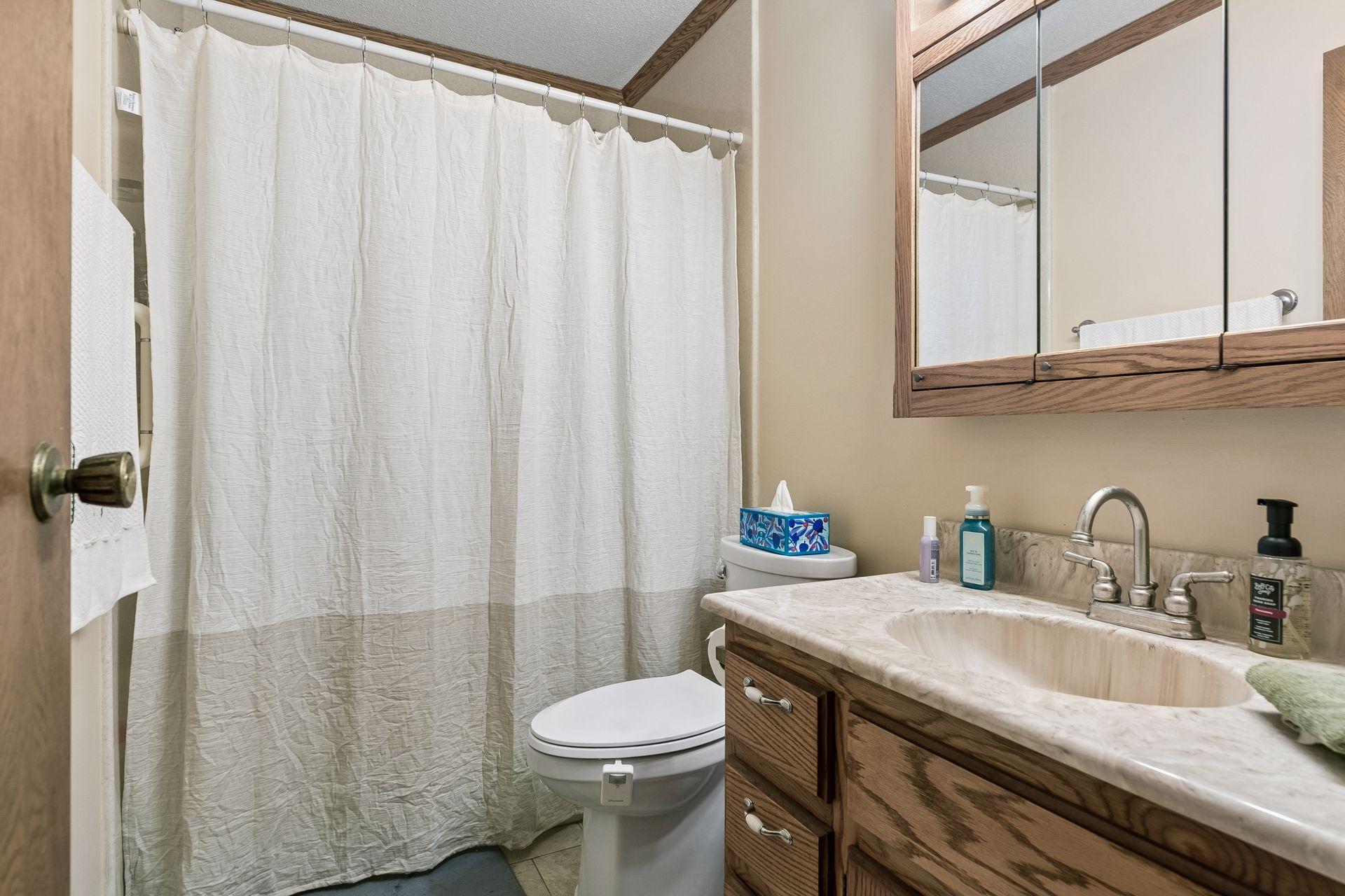 750 Viking Drive E Property Photo 15
