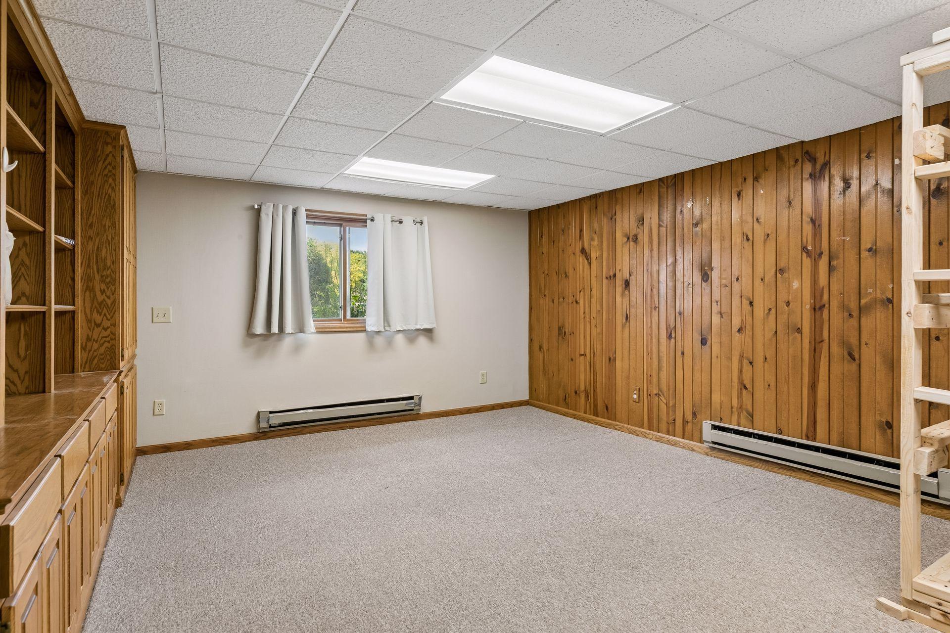 750 Viking Drive E Property Photo 20