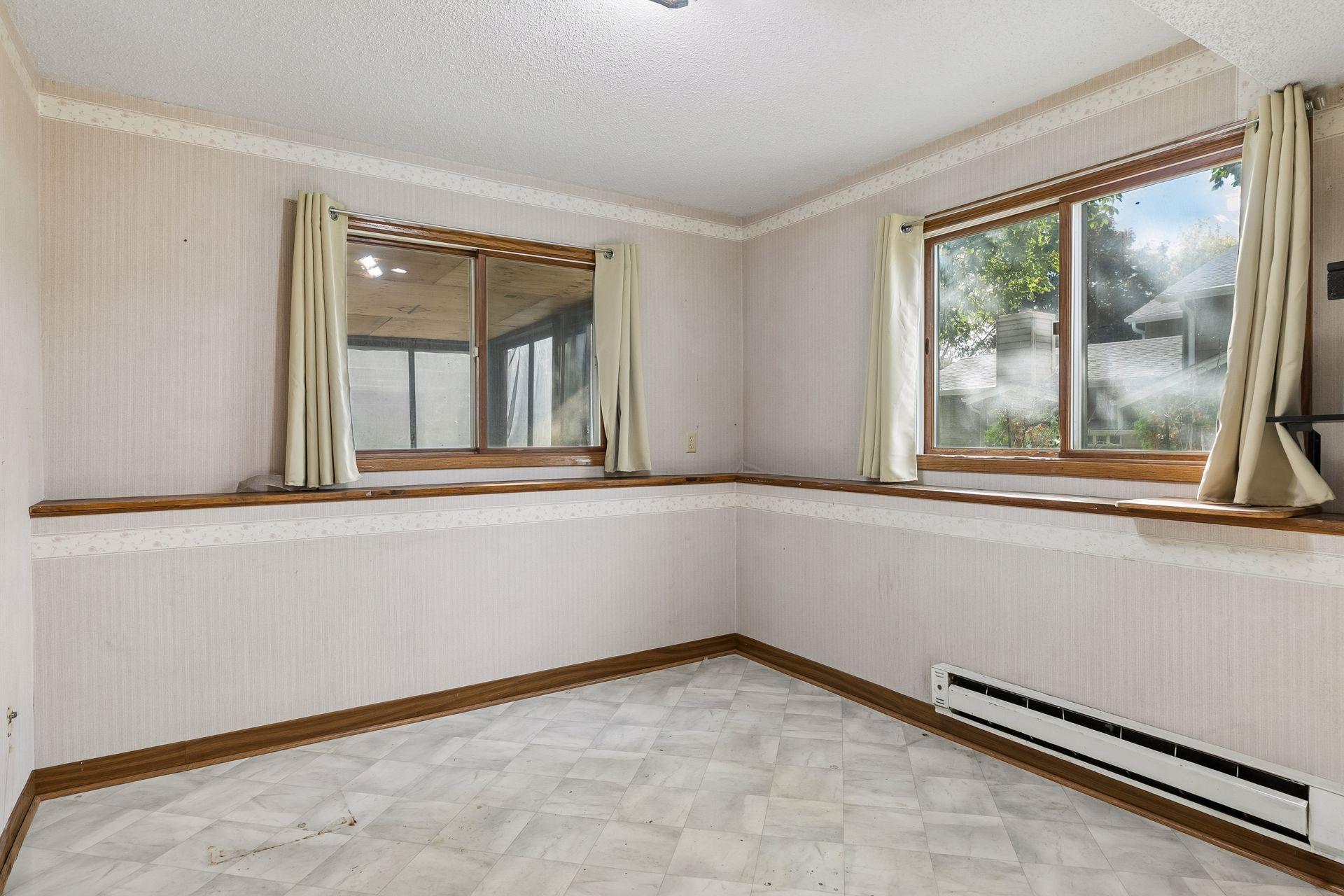 750 Viking Drive E Property Photo 22