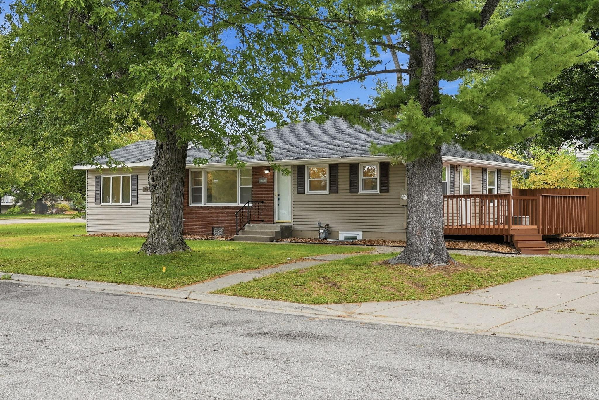 1038 Larpenteur Avenue W