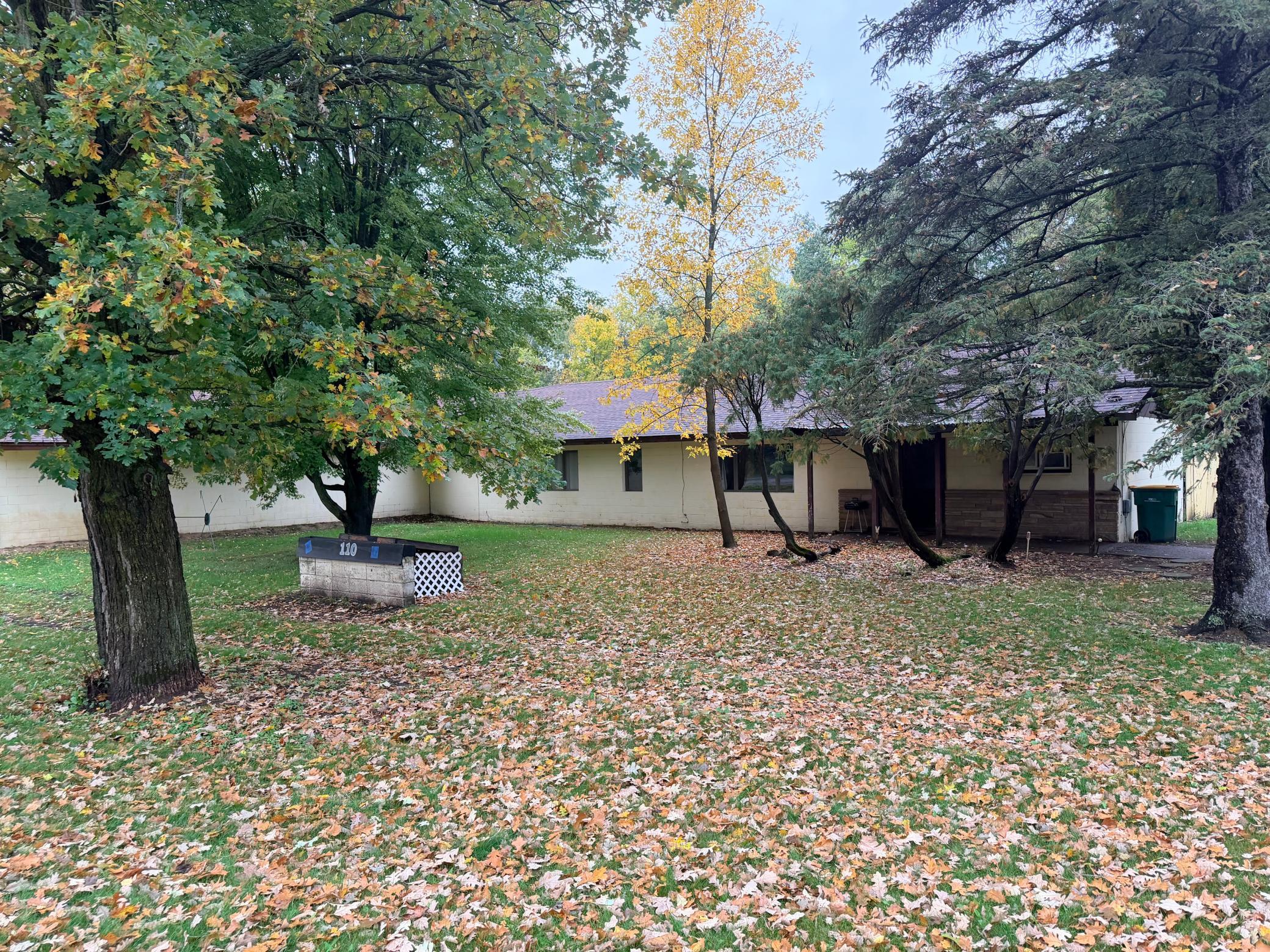 110 28th Street E Property Photo 1