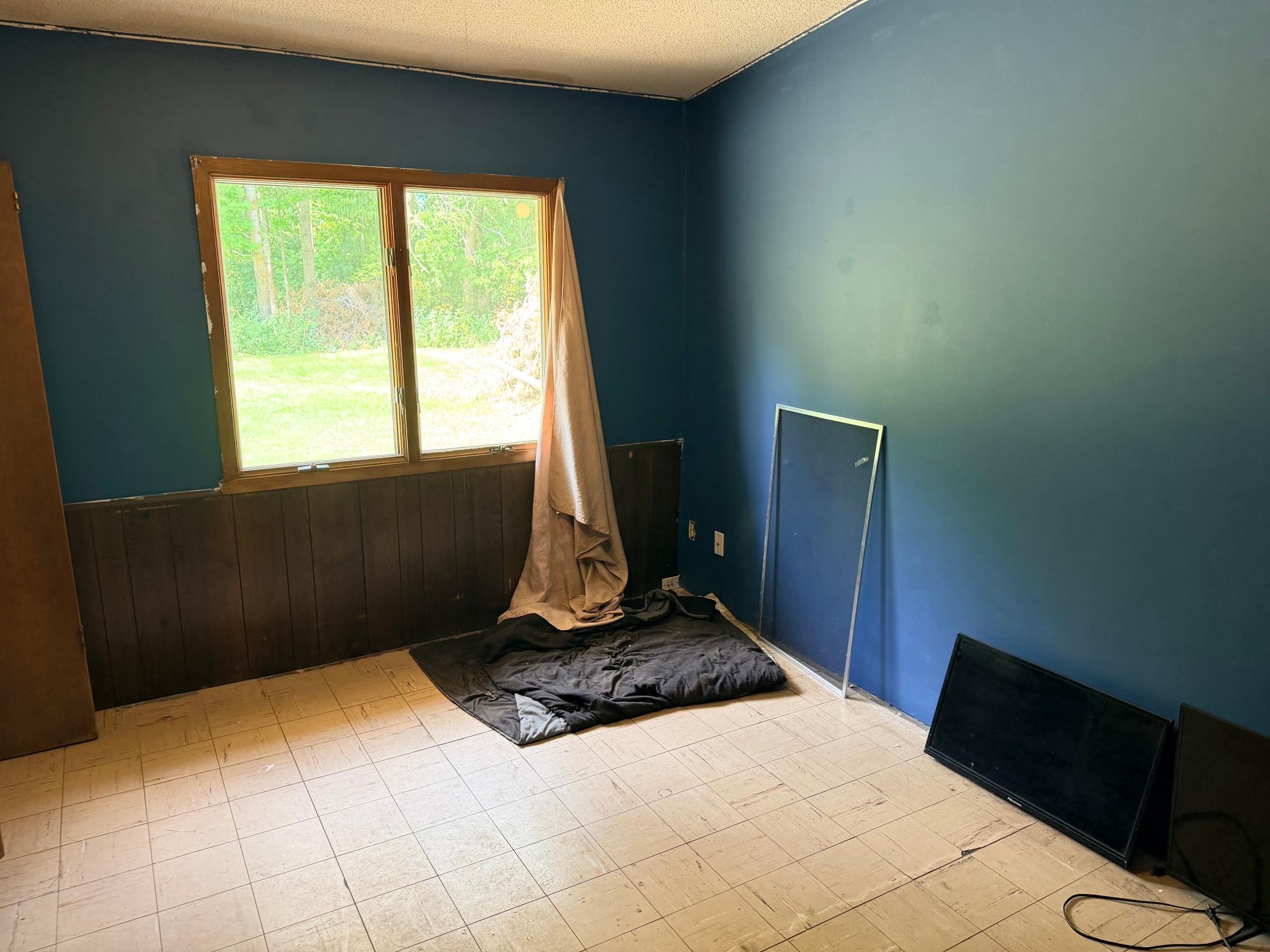 110 28th Street E Property Photo 8
