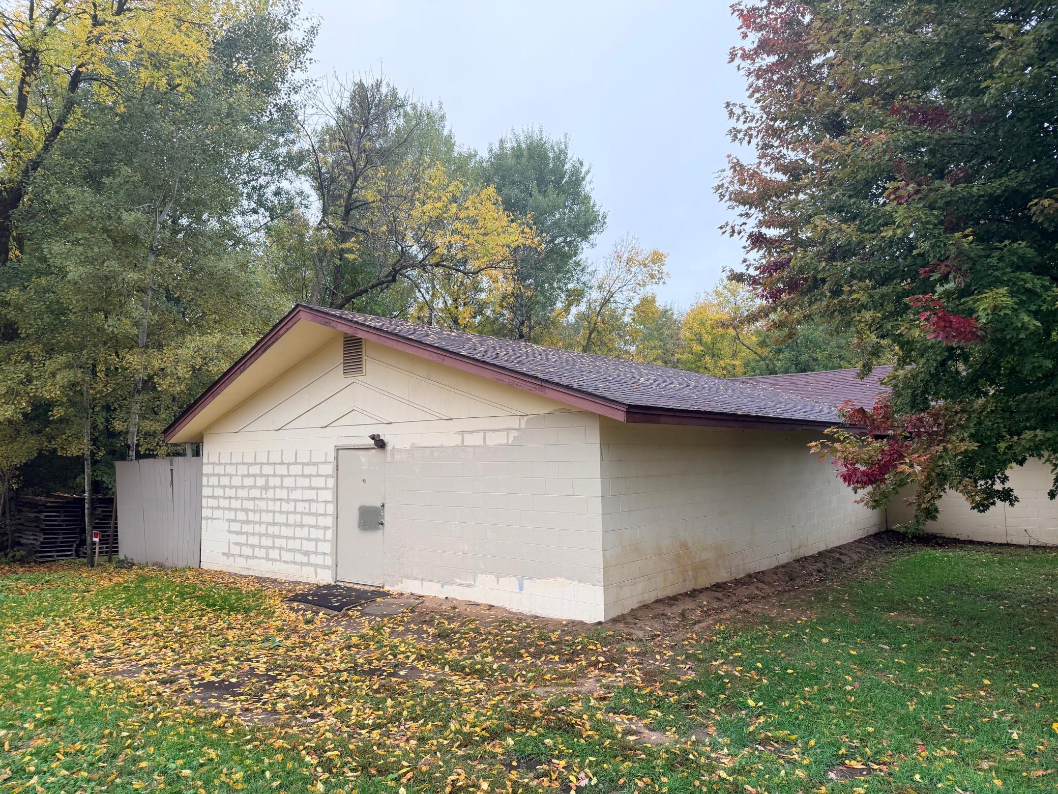 110 28th Street E Property Photo 15