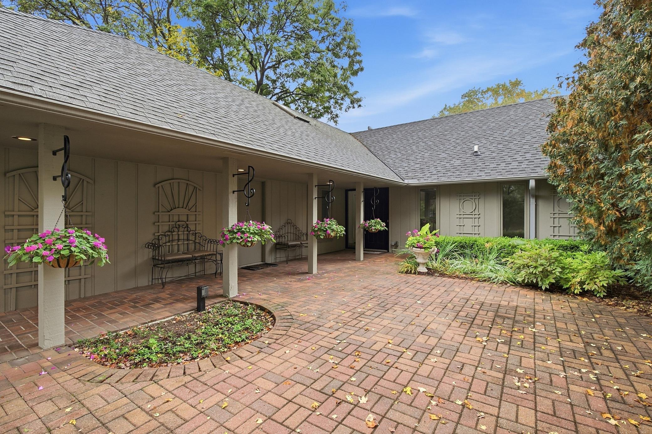 4890 Regents Walk Property Photo 5