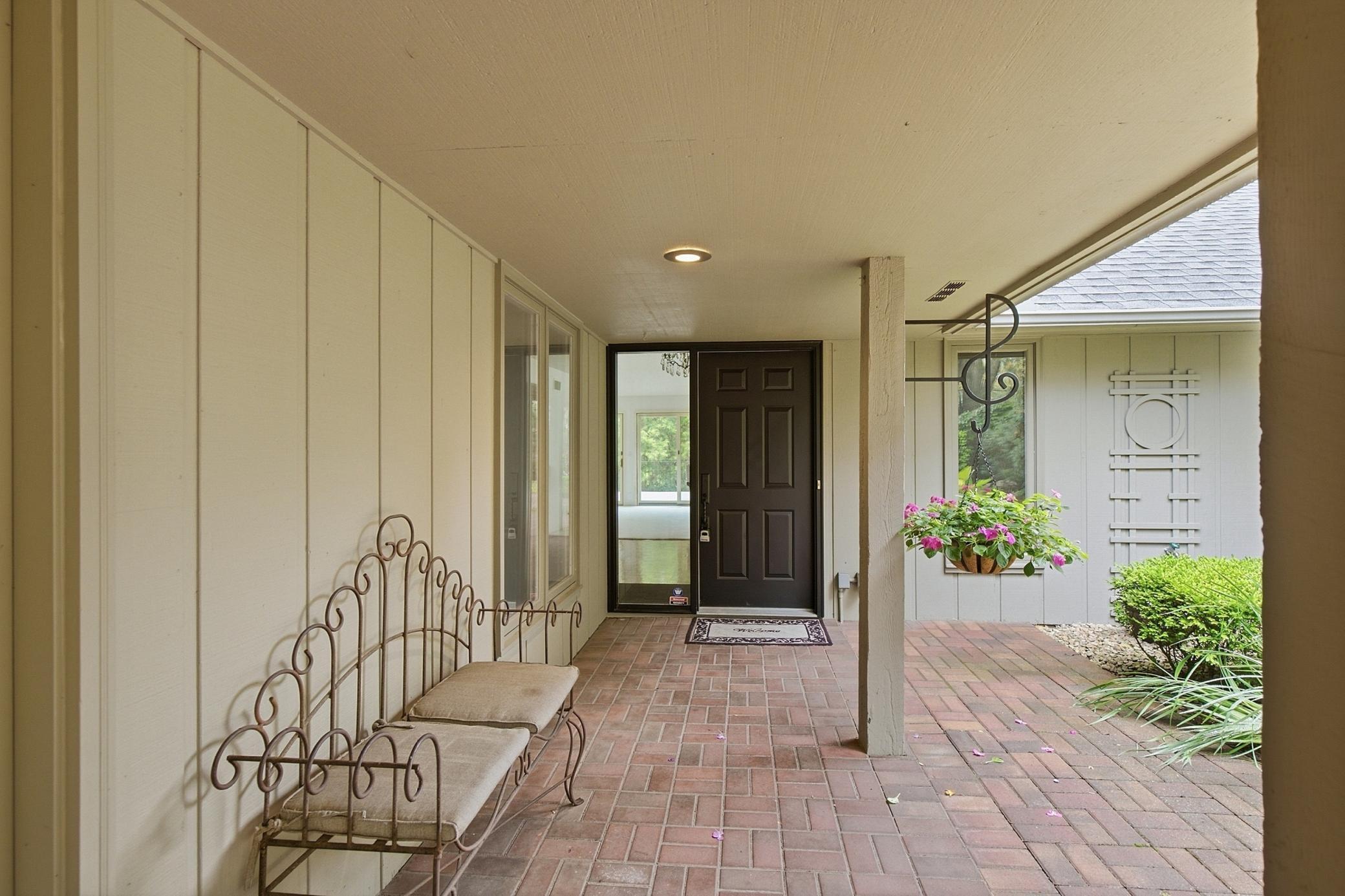 4890 Regents Walk Property Photo 10