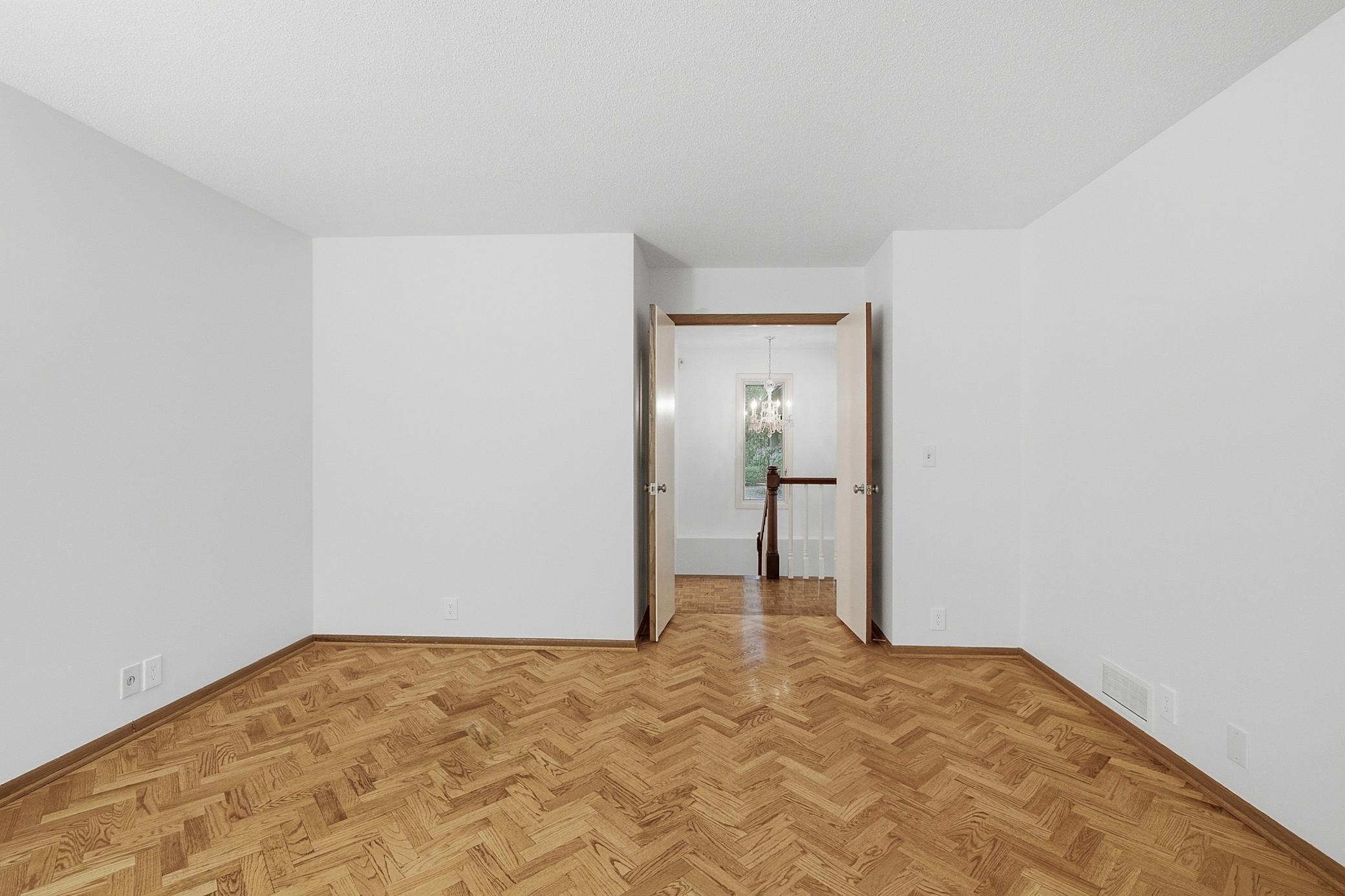 4890 Regents Walk Property Photo 32