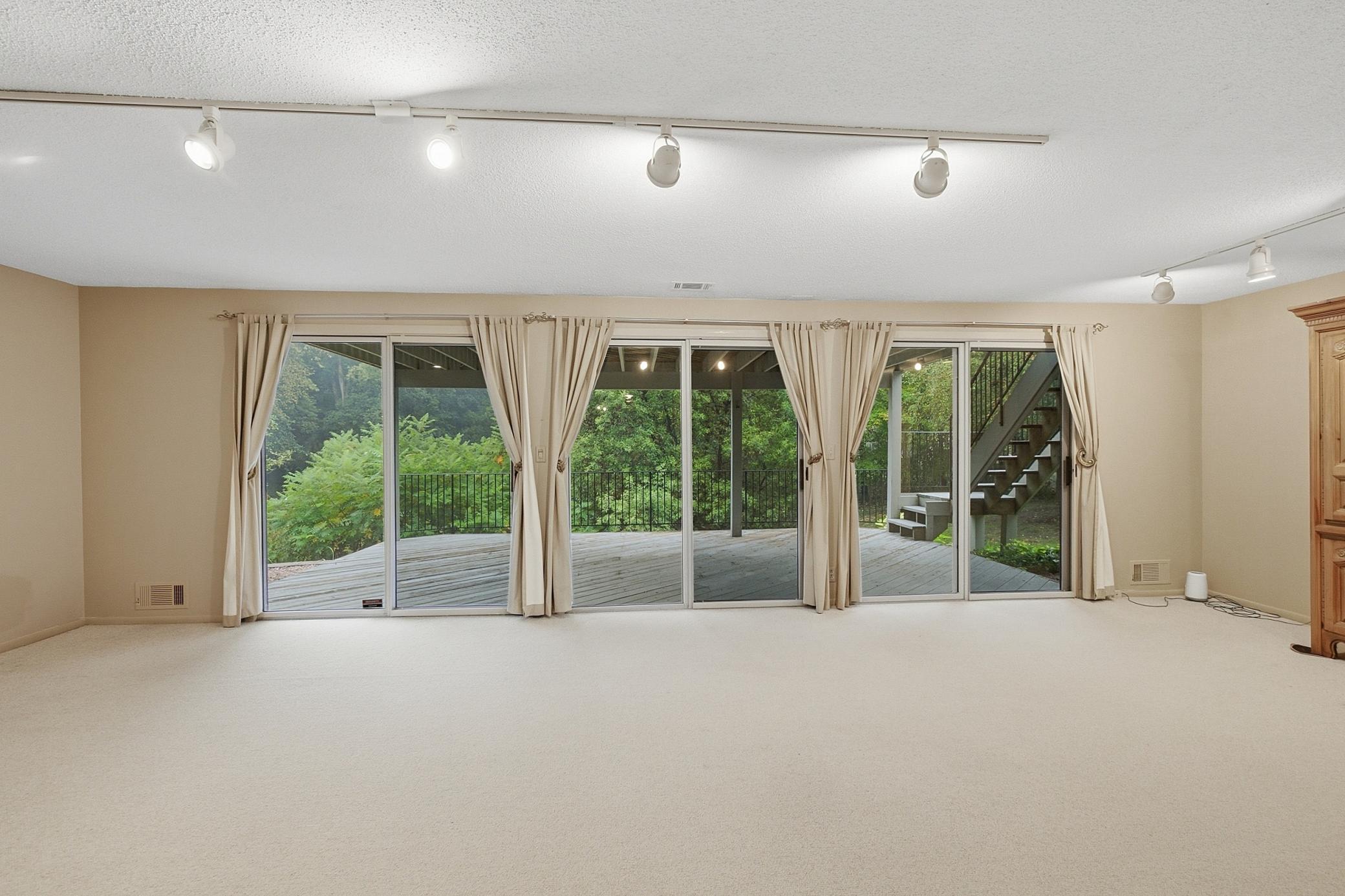 4890 Regents Walk Property Photo 36