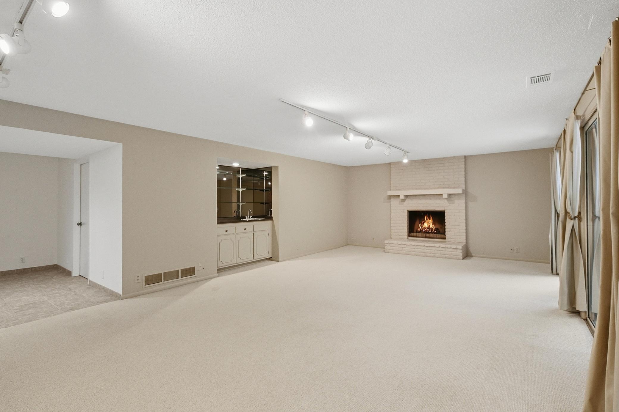 4890 Regents Walk Property Photo 39