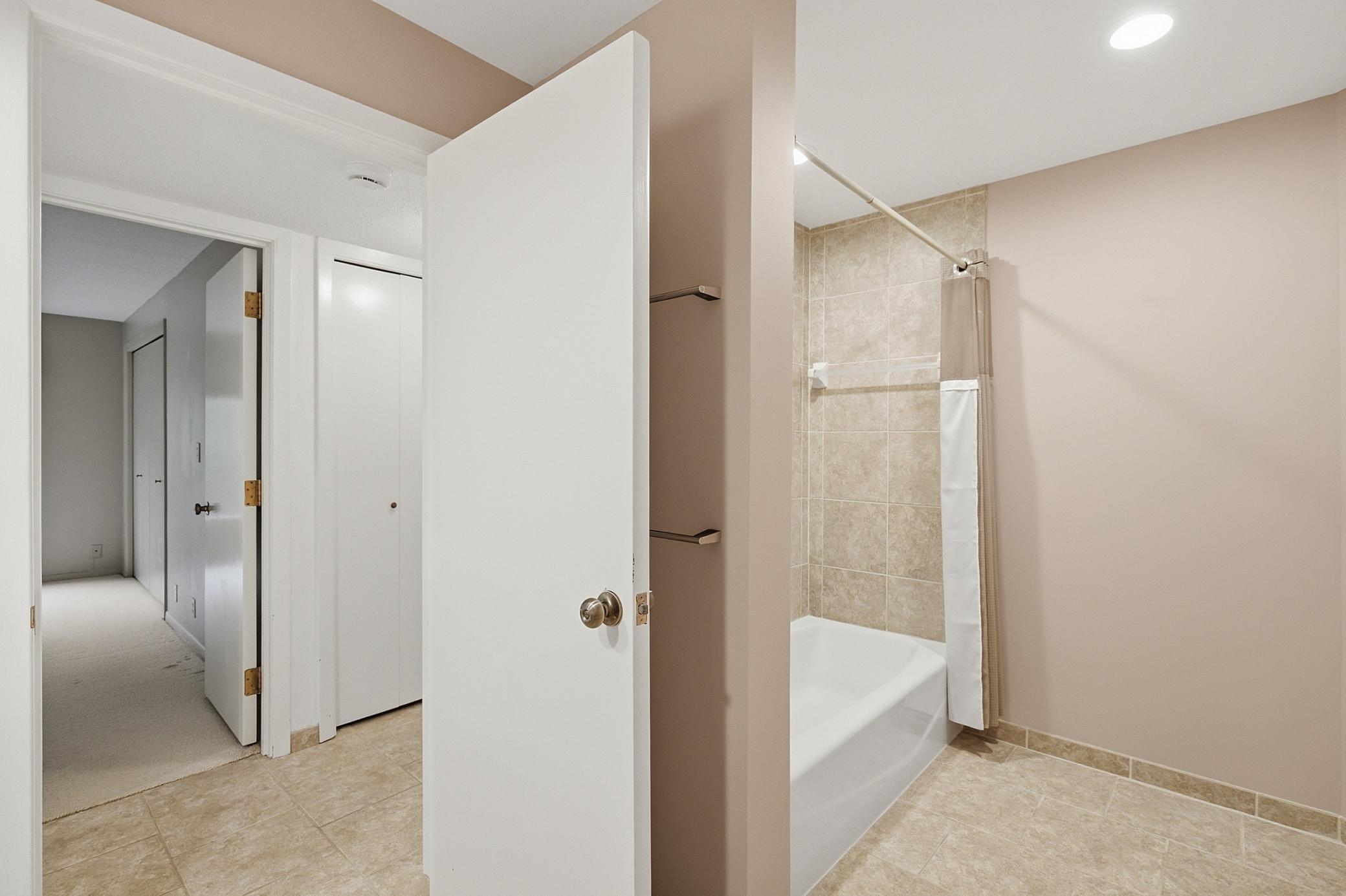 4890 Regents Walk Property Photo 42