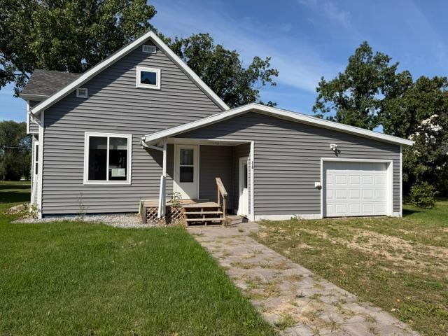 118 4th Street S Property Photo 1