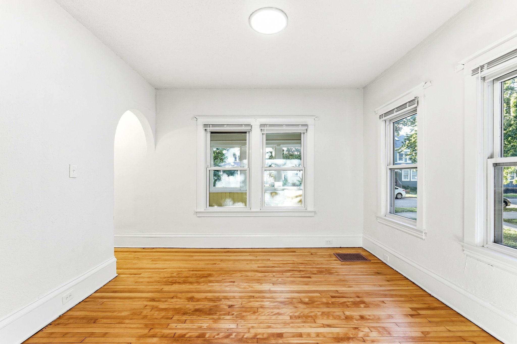 1040 24th Avenue Se Property Photo 5